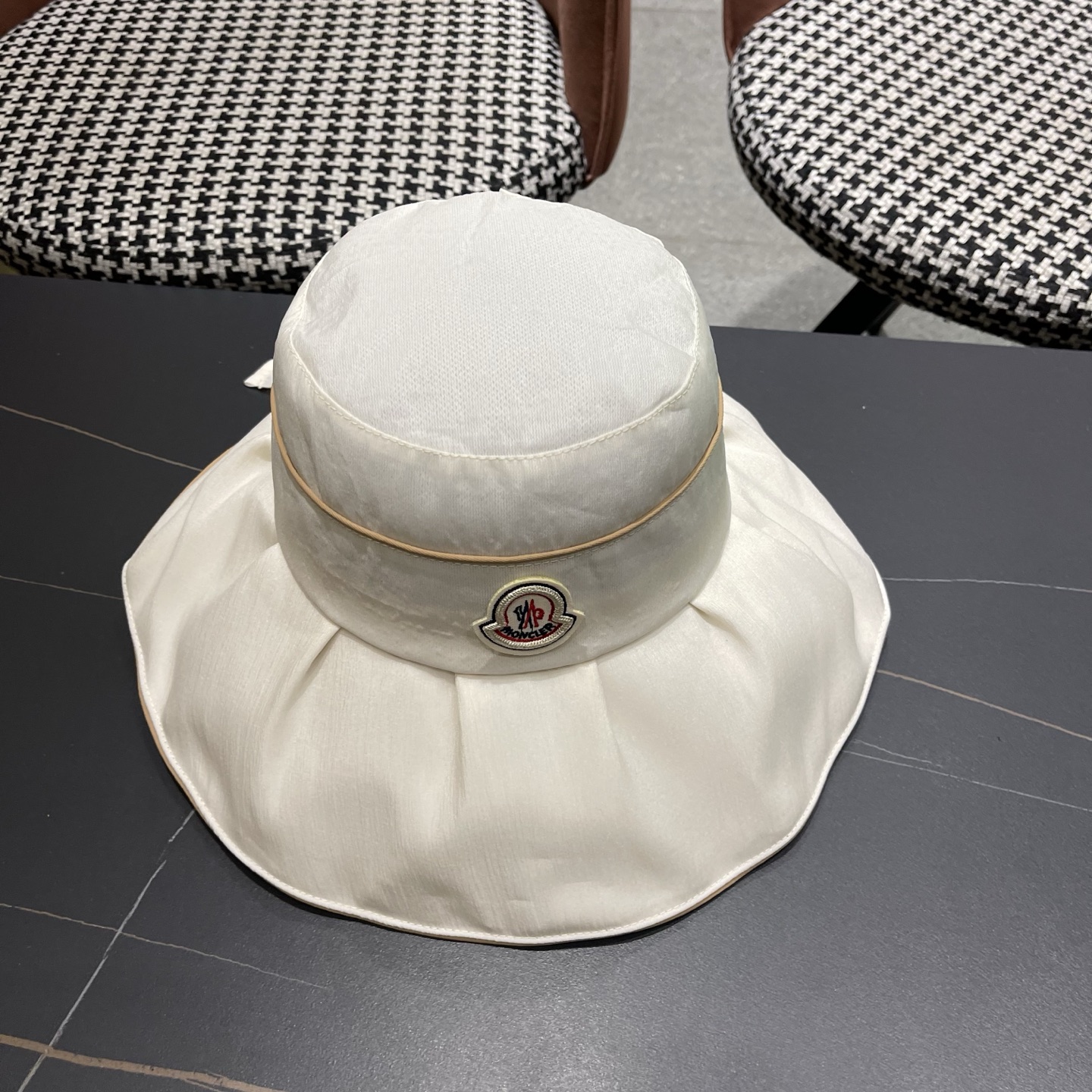 Moncler hat