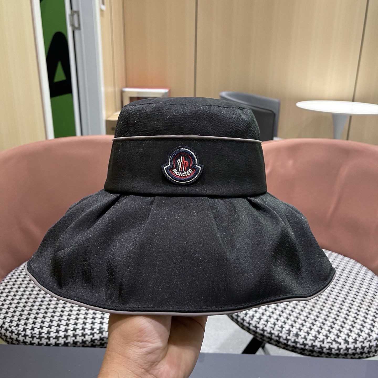 Moncler hat