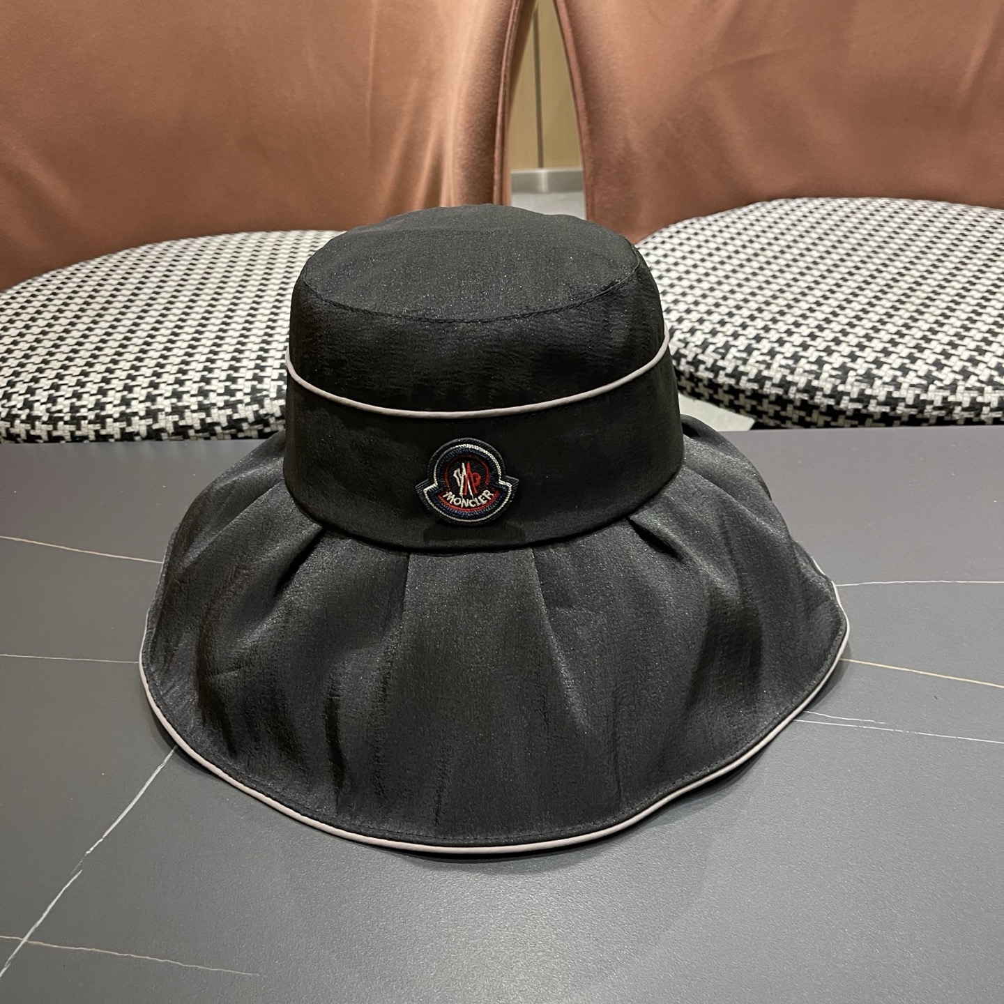 Moncler hat