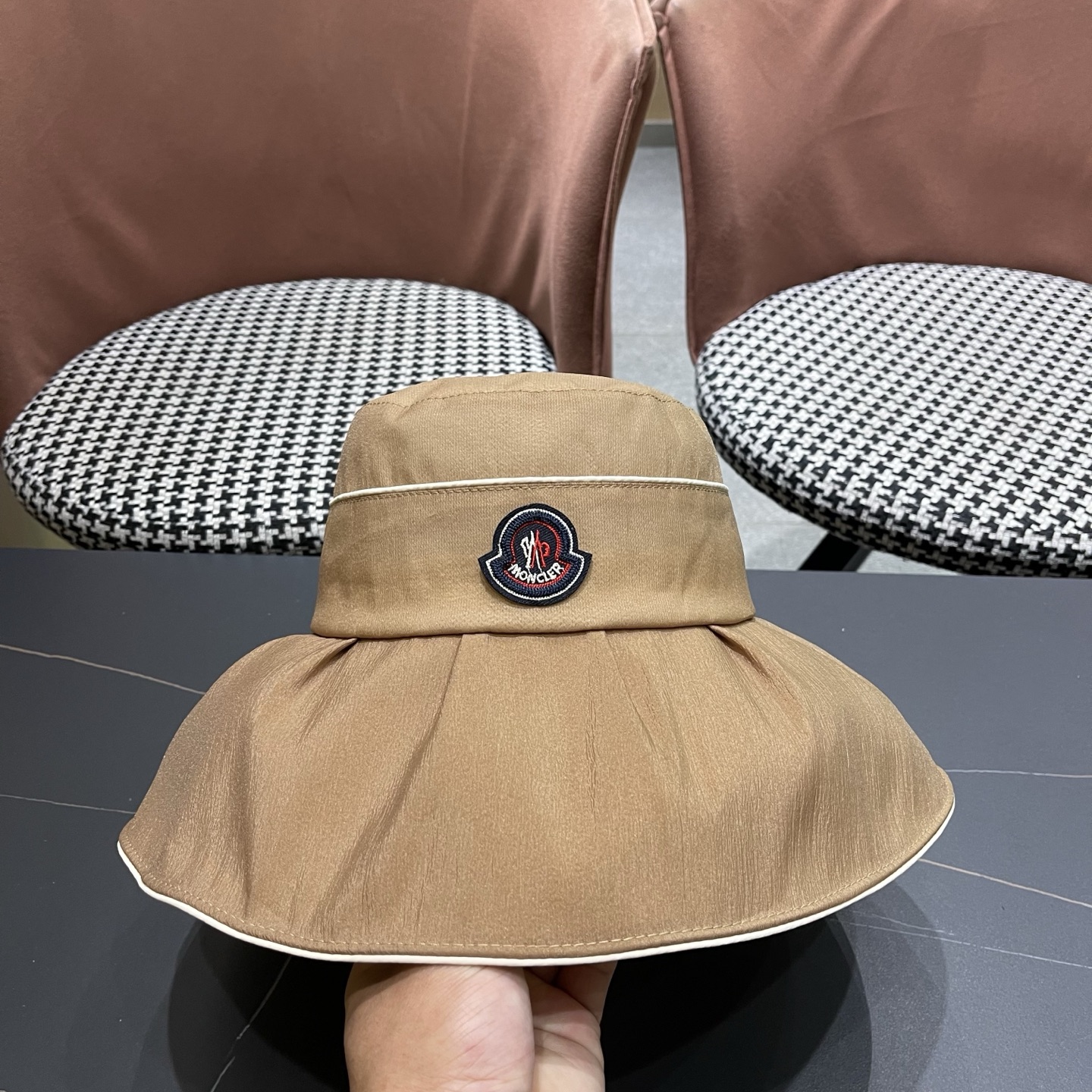 Moncler hat