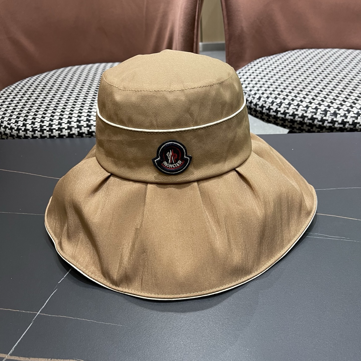Moncler hat