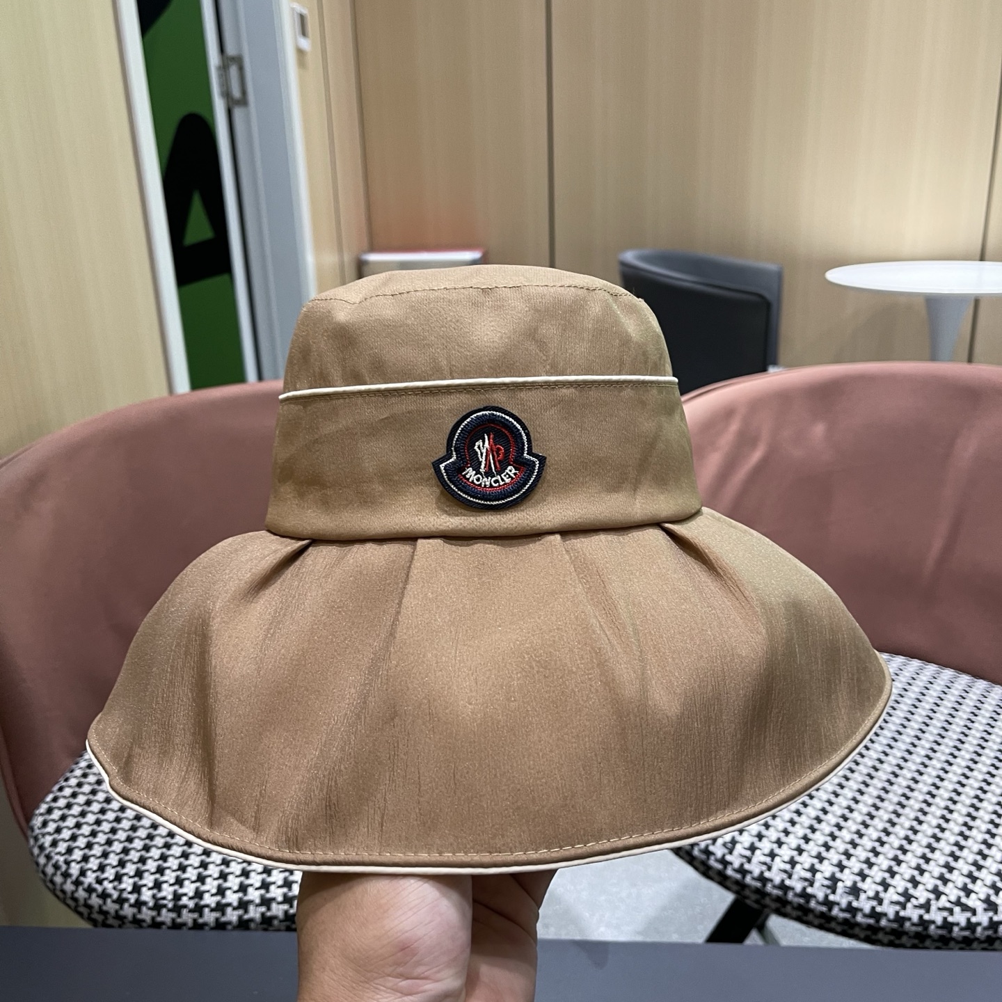 Moncler hat