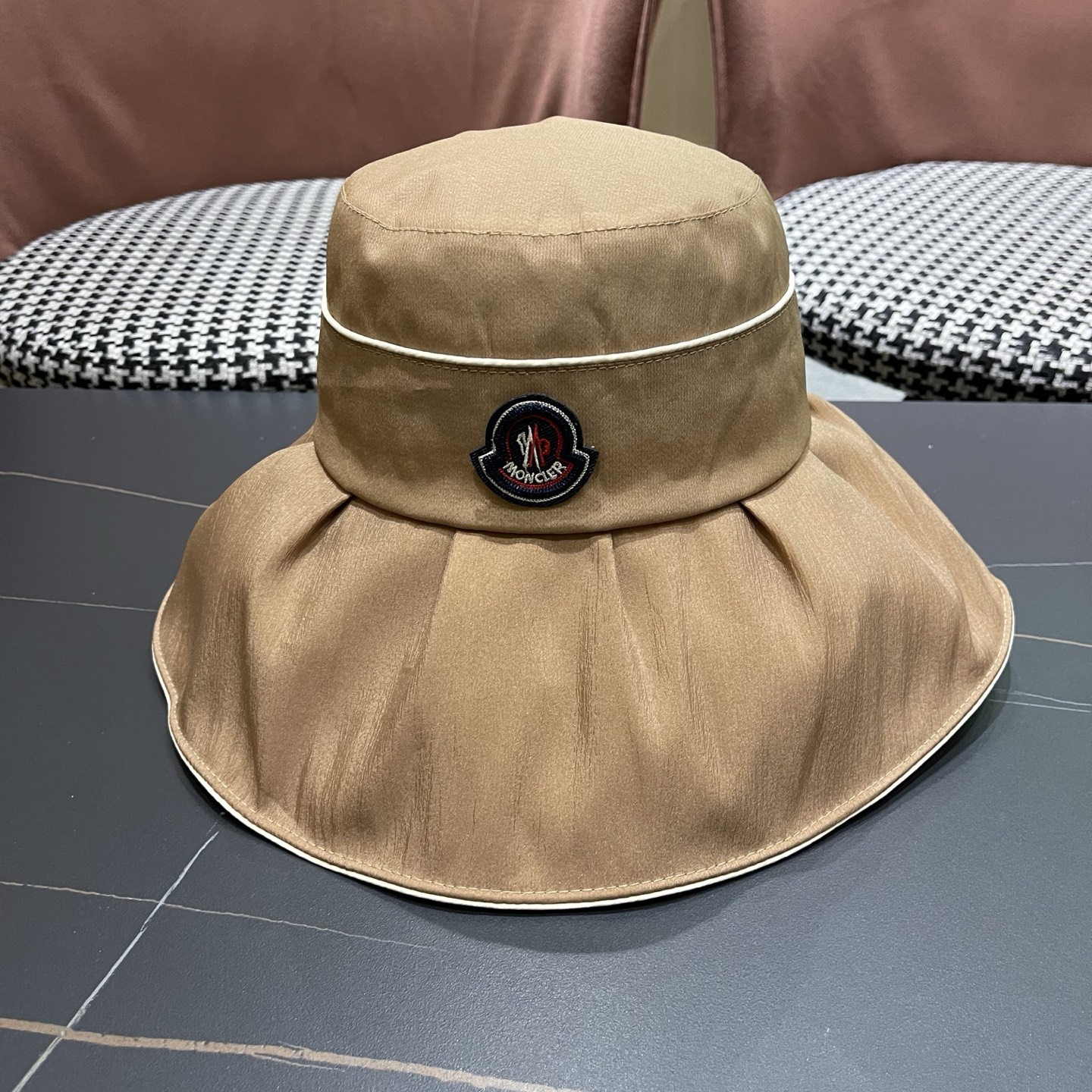 Moncler hat