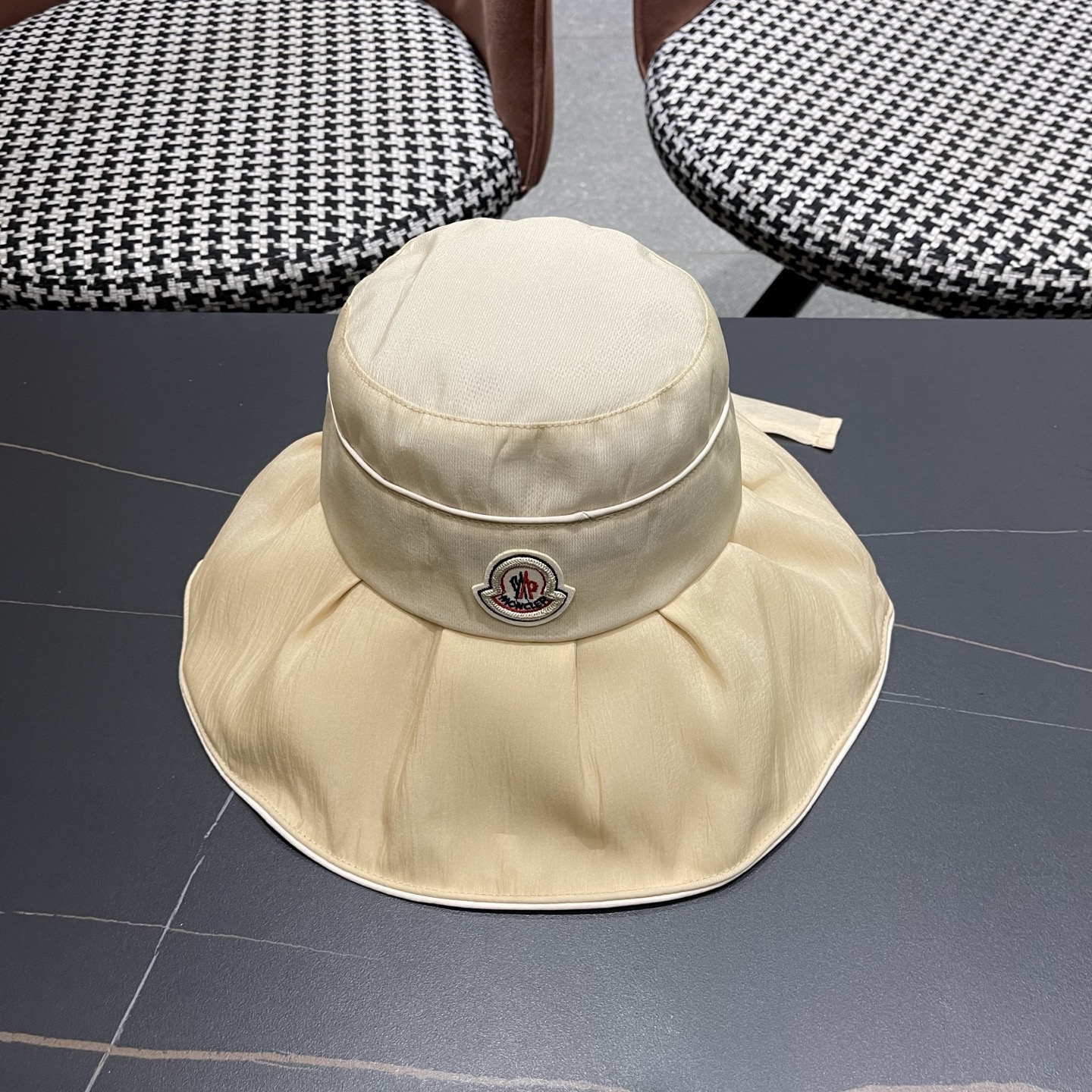 Moncler hat