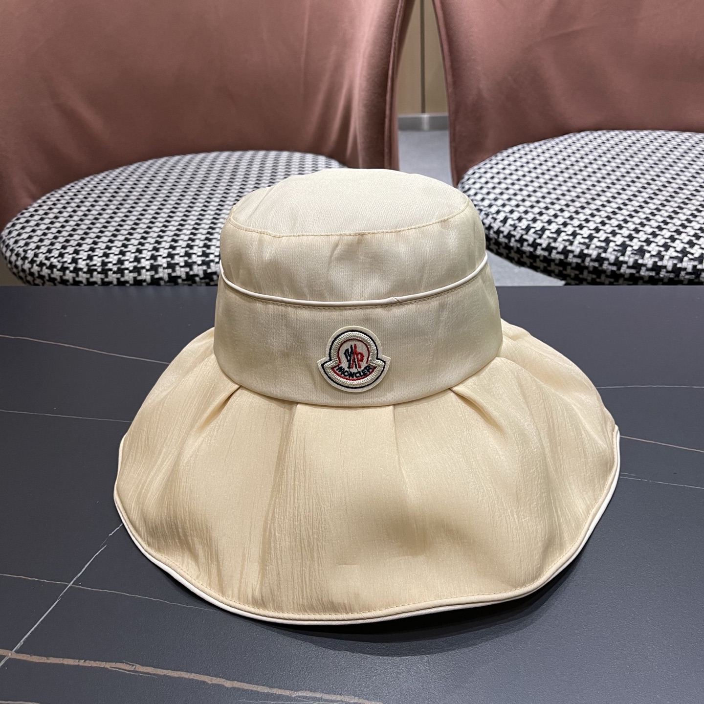 Moncler hat