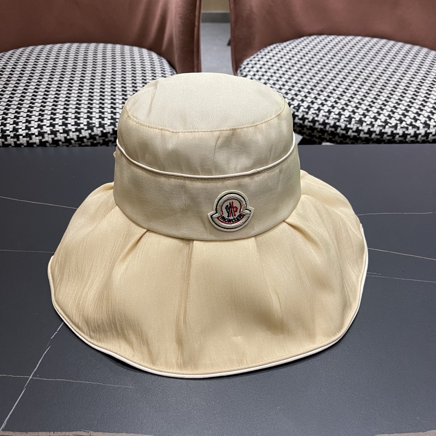 Moncler hat