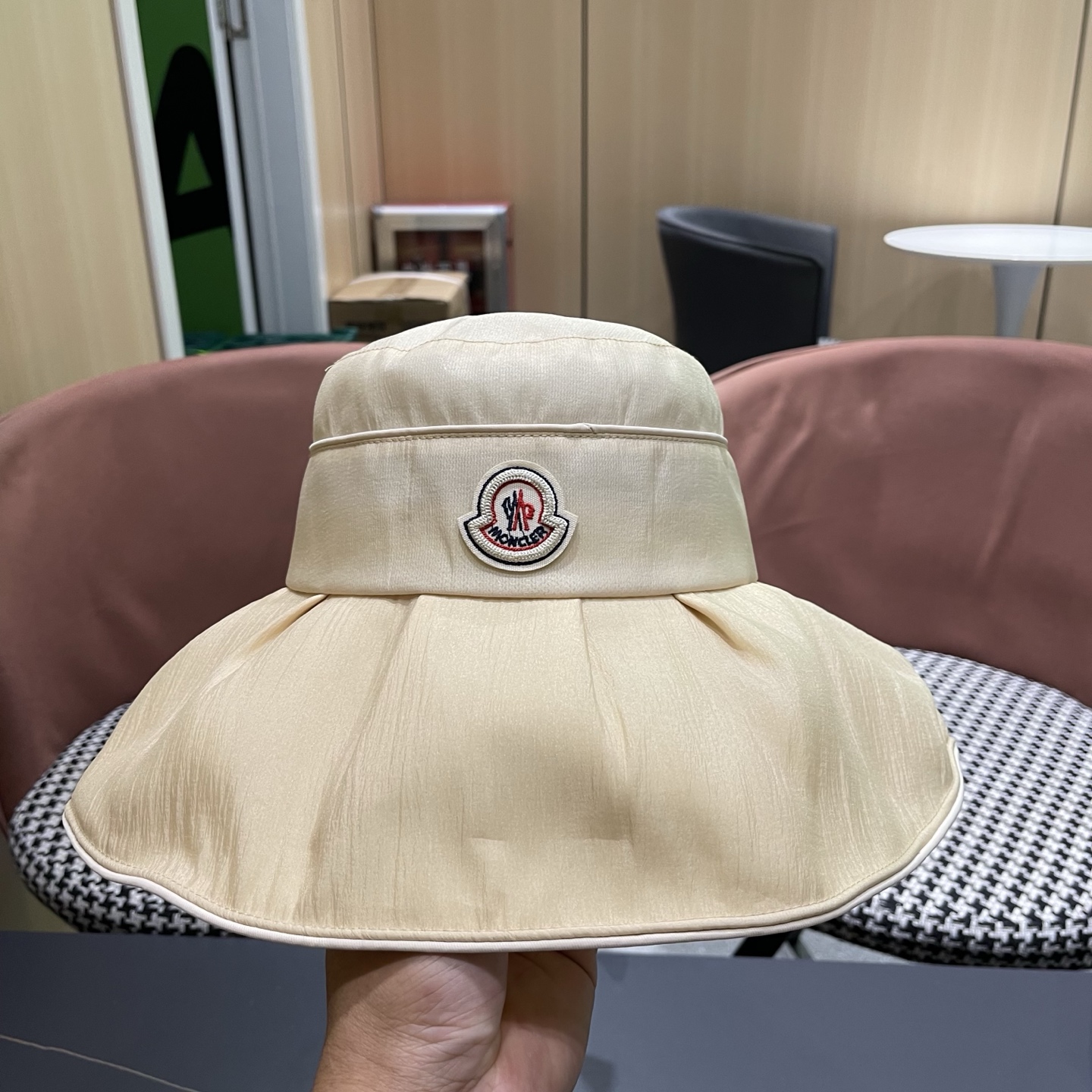 Moncler hat
