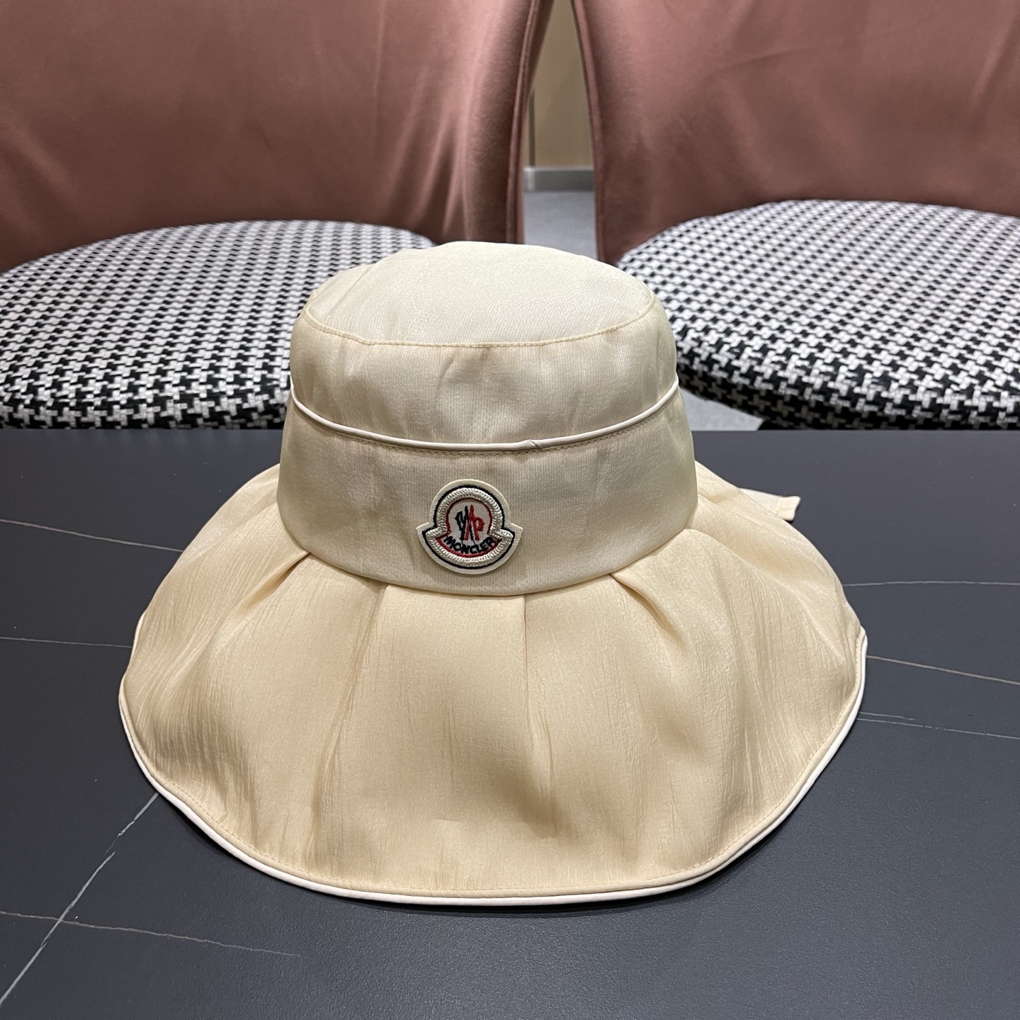 Moncler hat