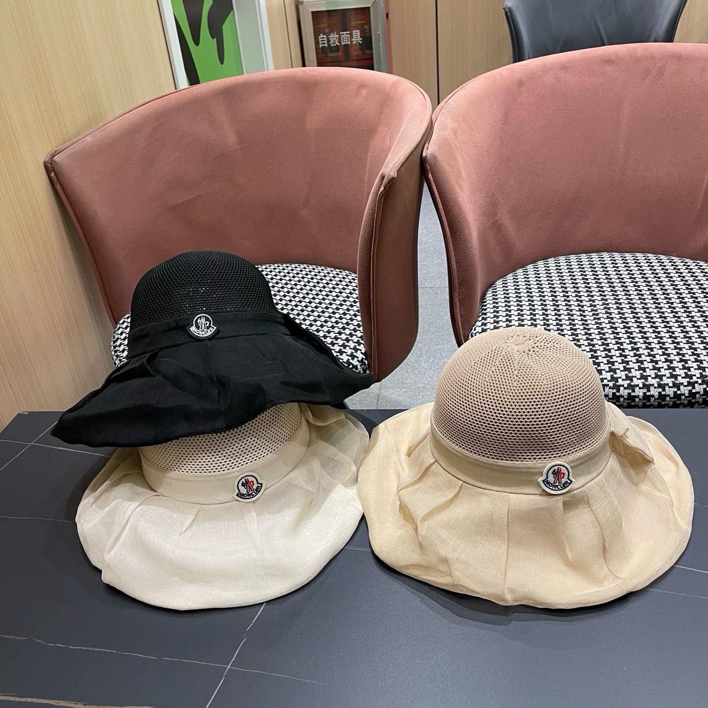 Moncler hat