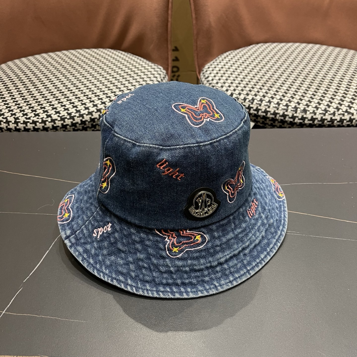 Moncler hat
