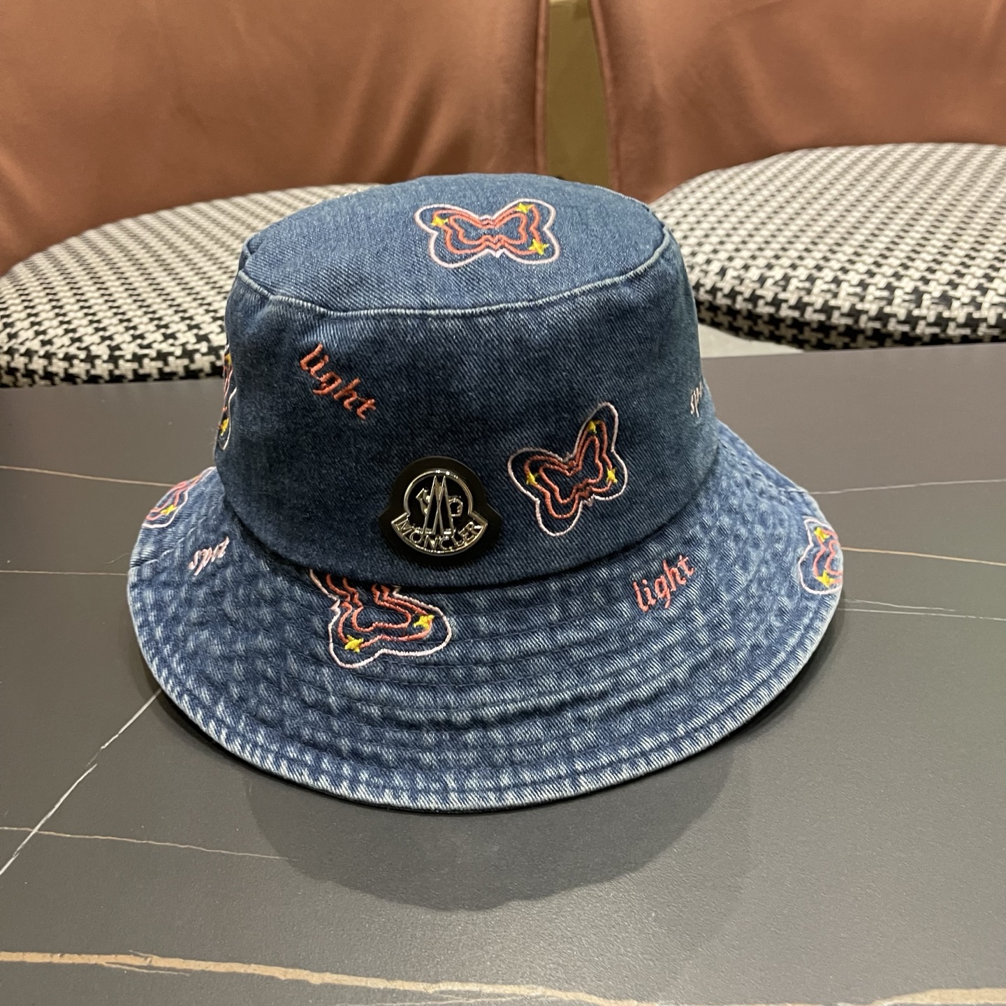Moncler hat