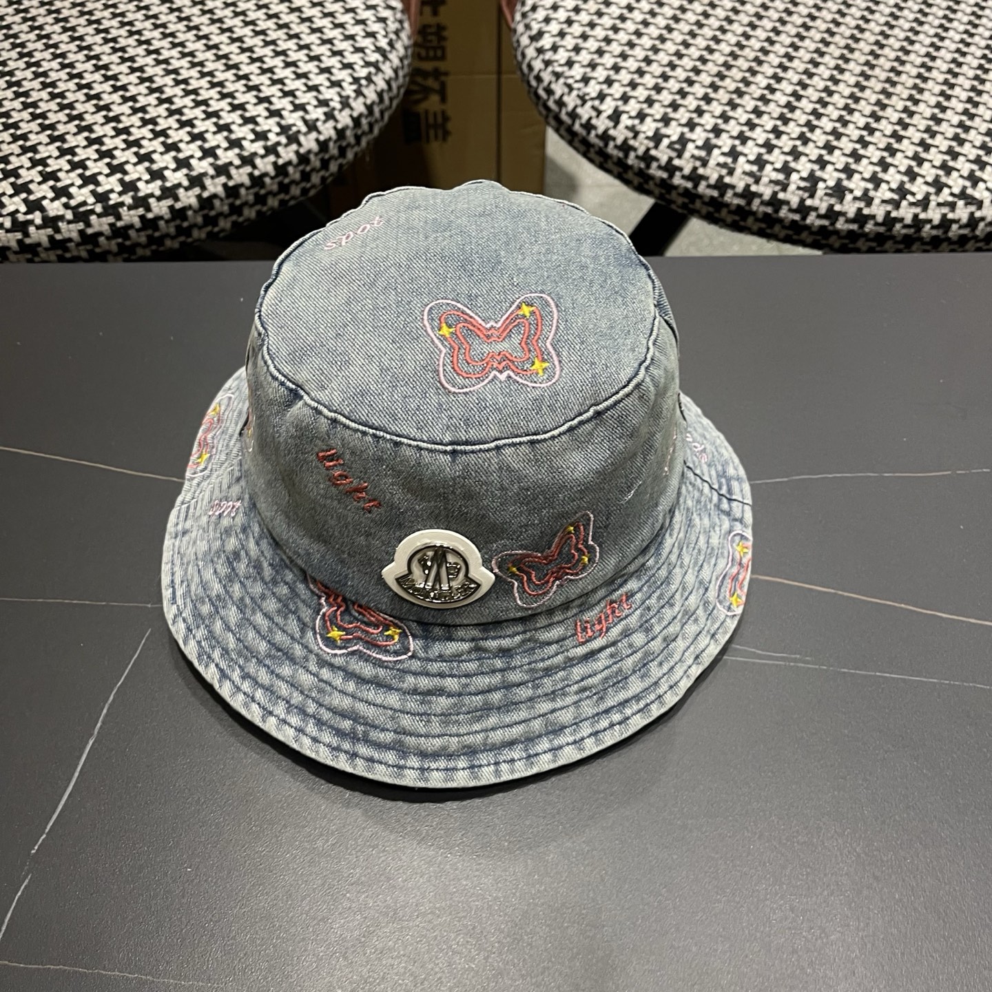 Moncler hat