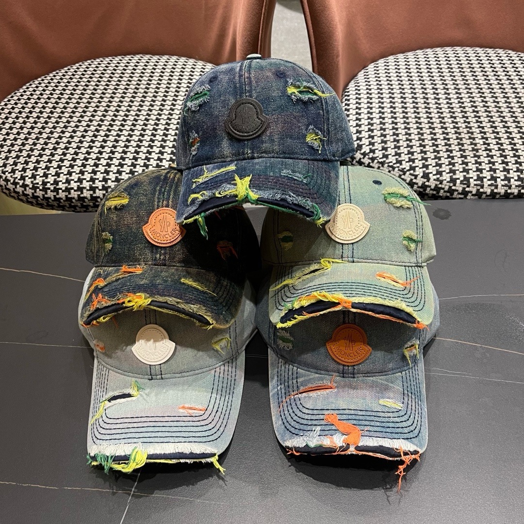 Moncler hat