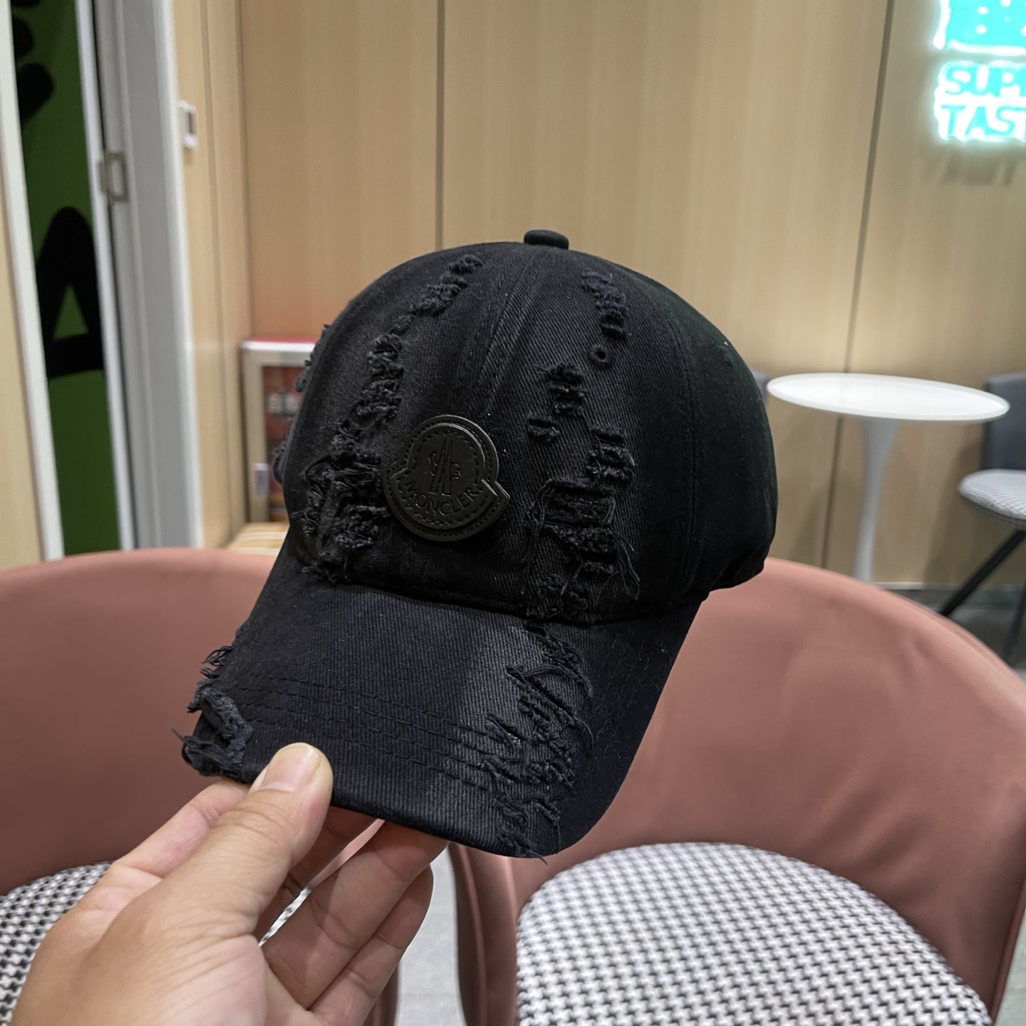 Moncler hat