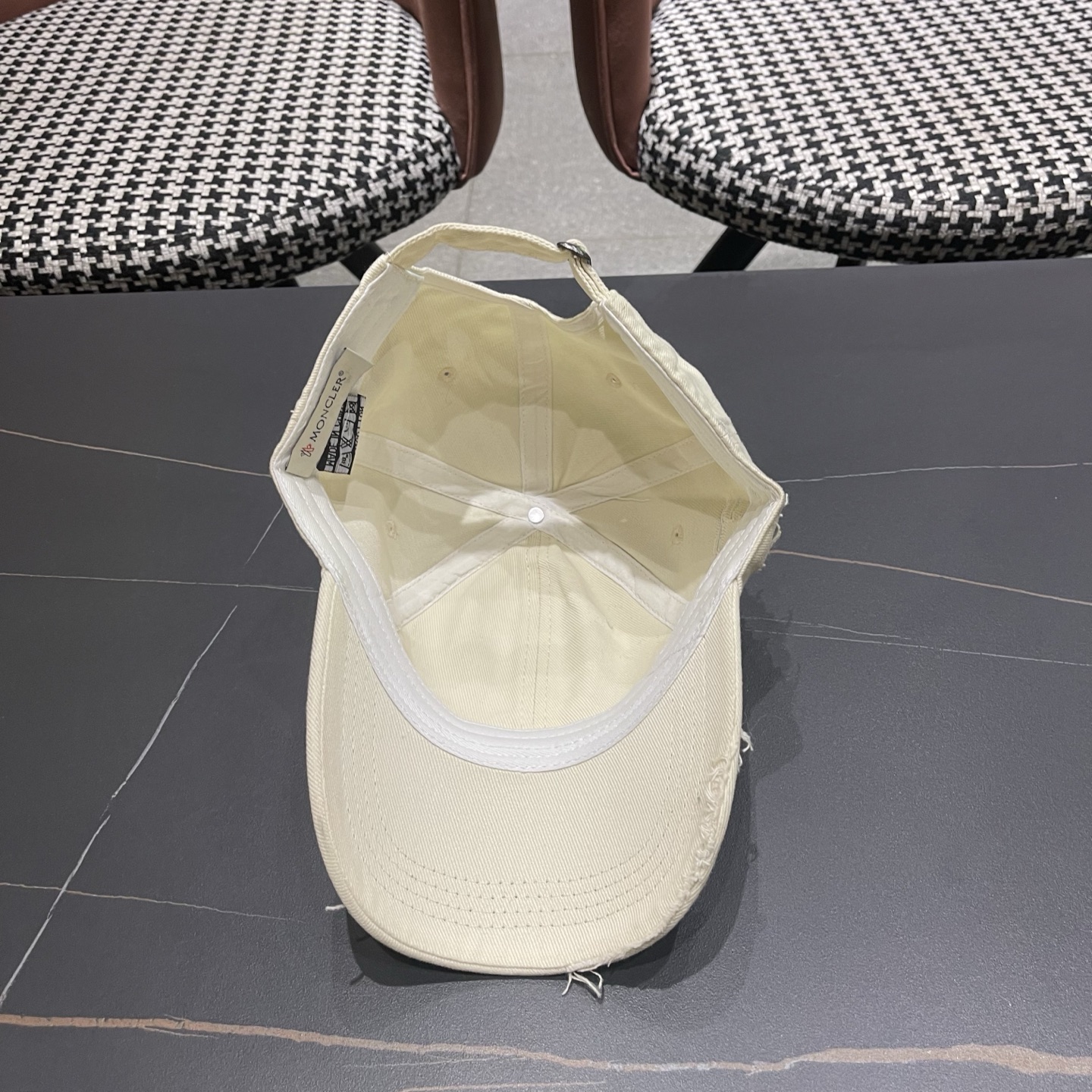 Moncler hat