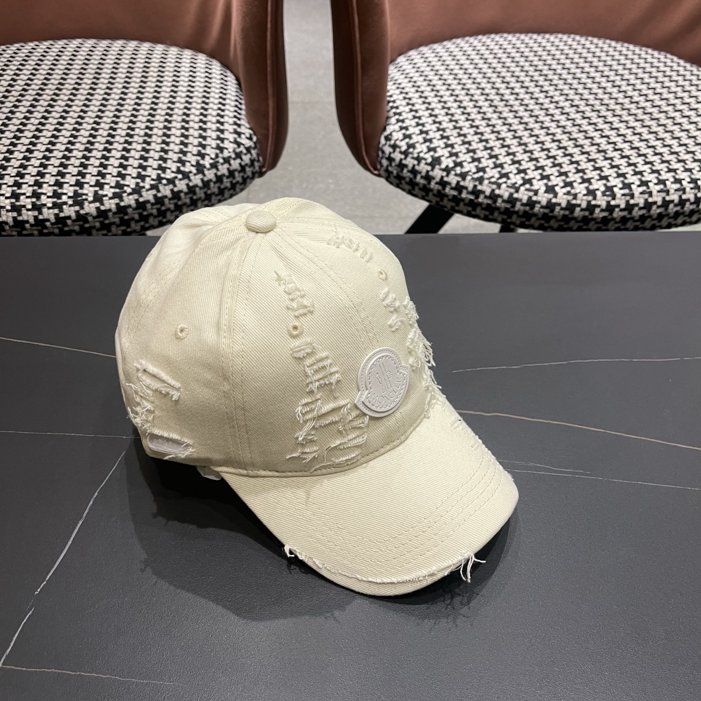 Moncler hat