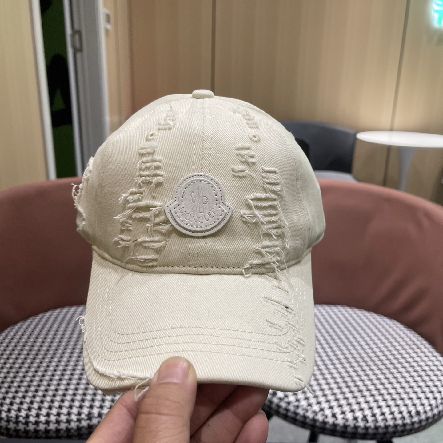 Moncler hat