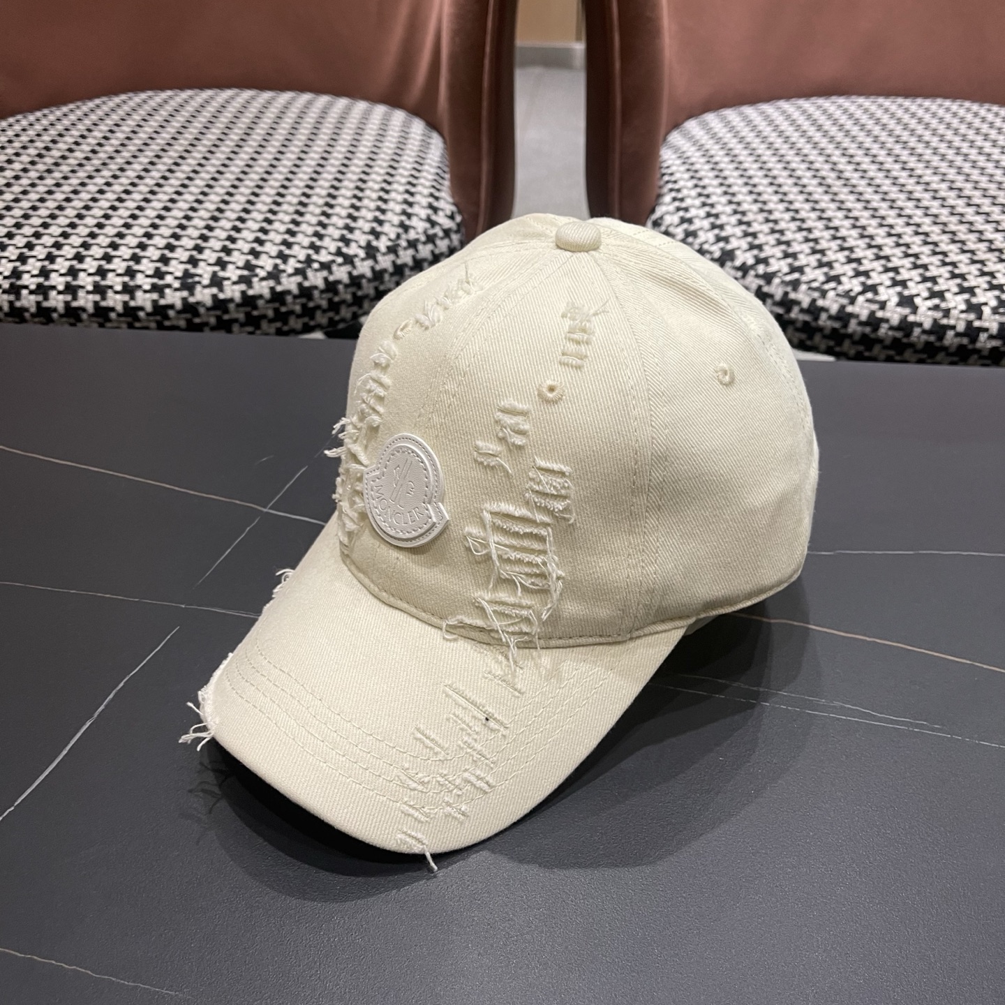 Moncler hat