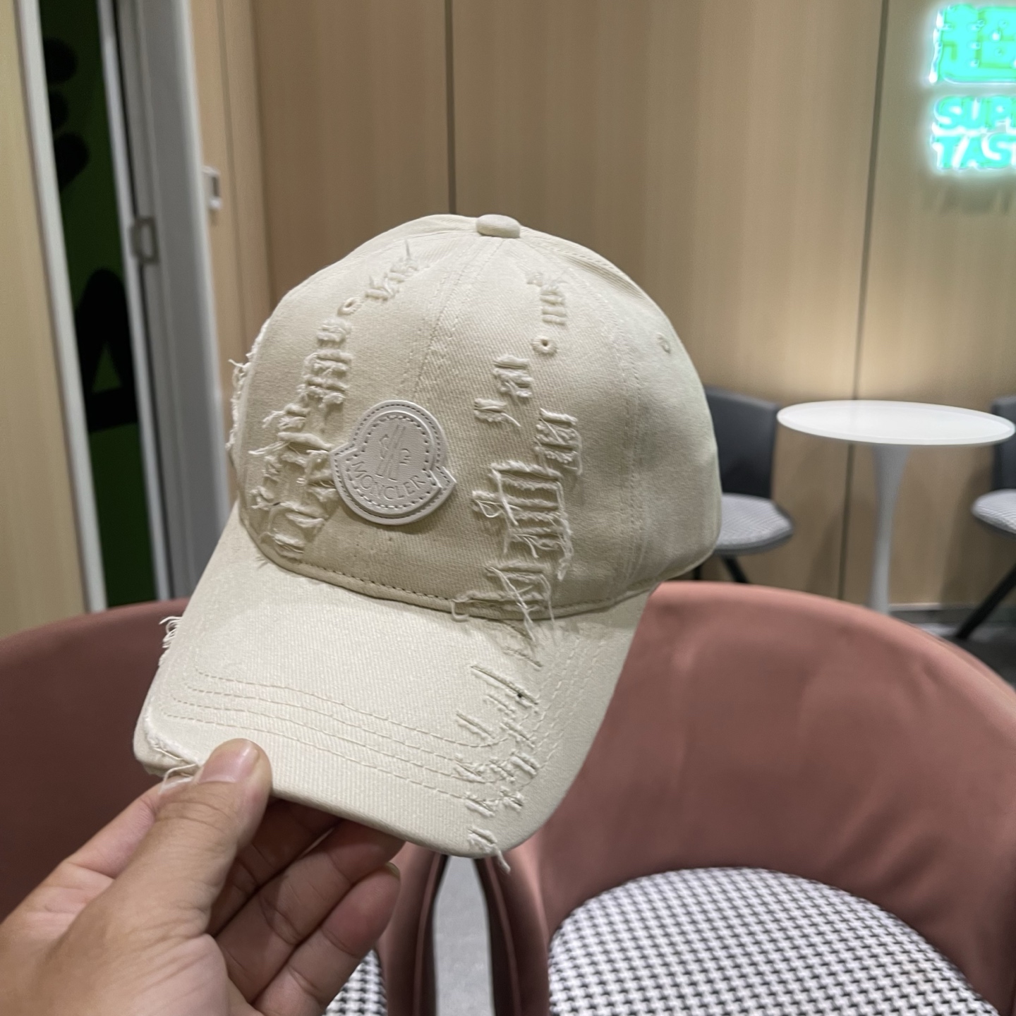 Moncler hat