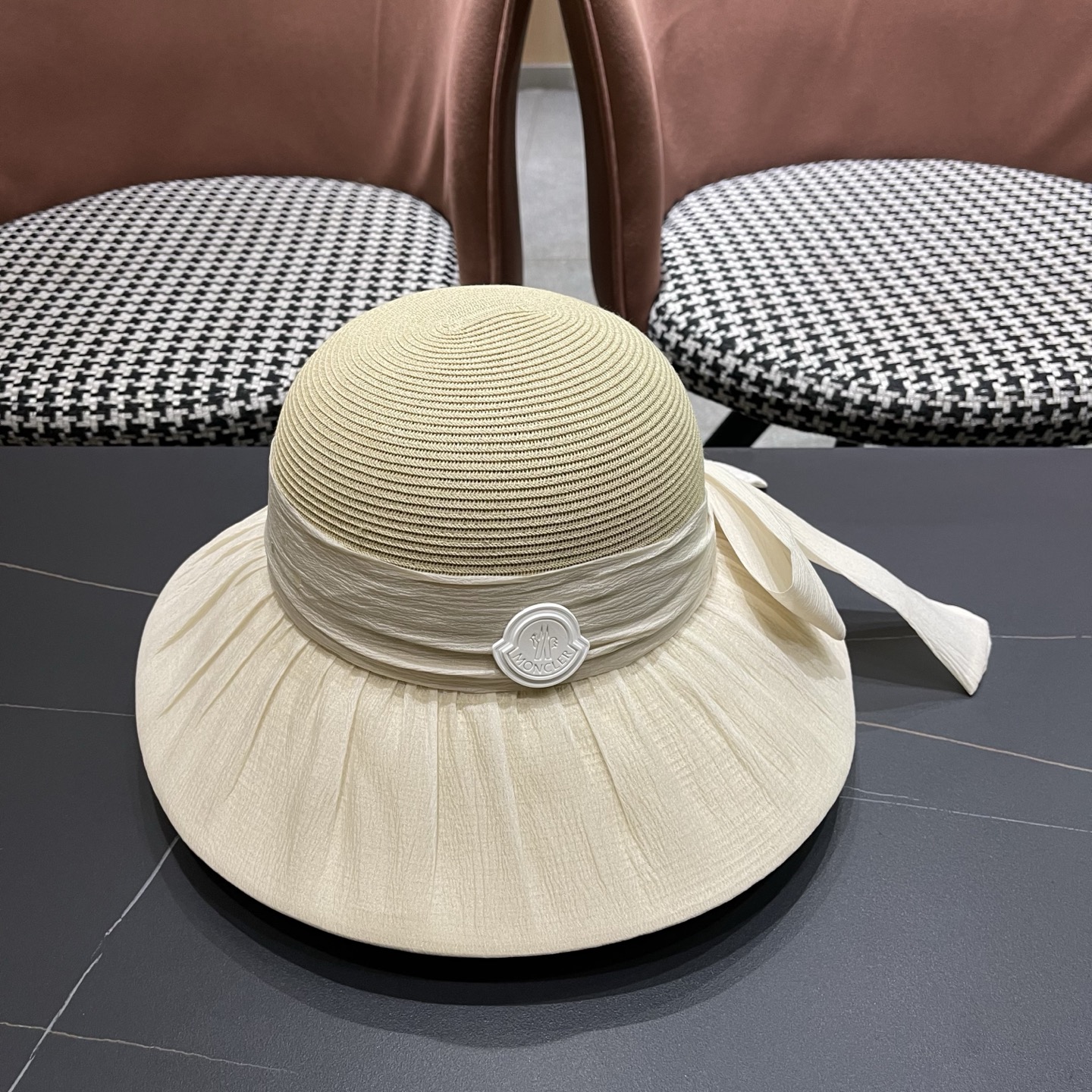 Moncler hat