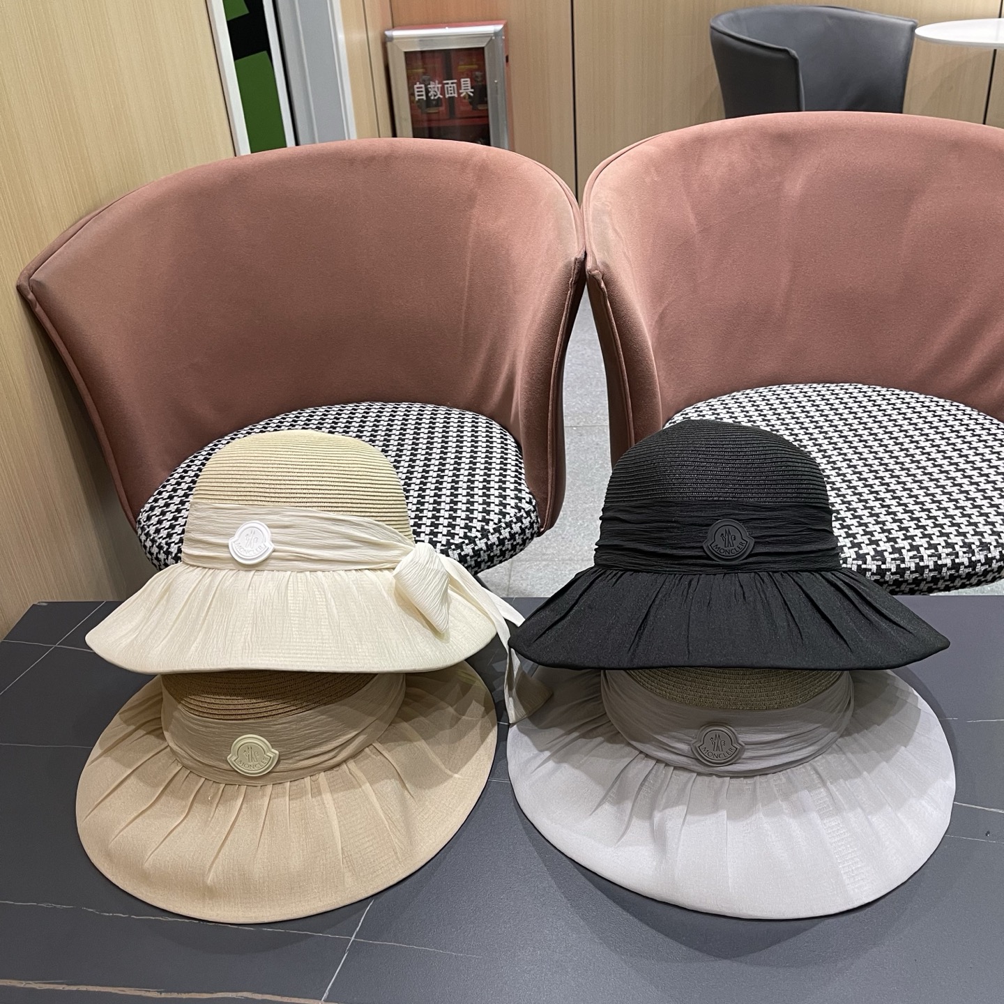 Moncler hat