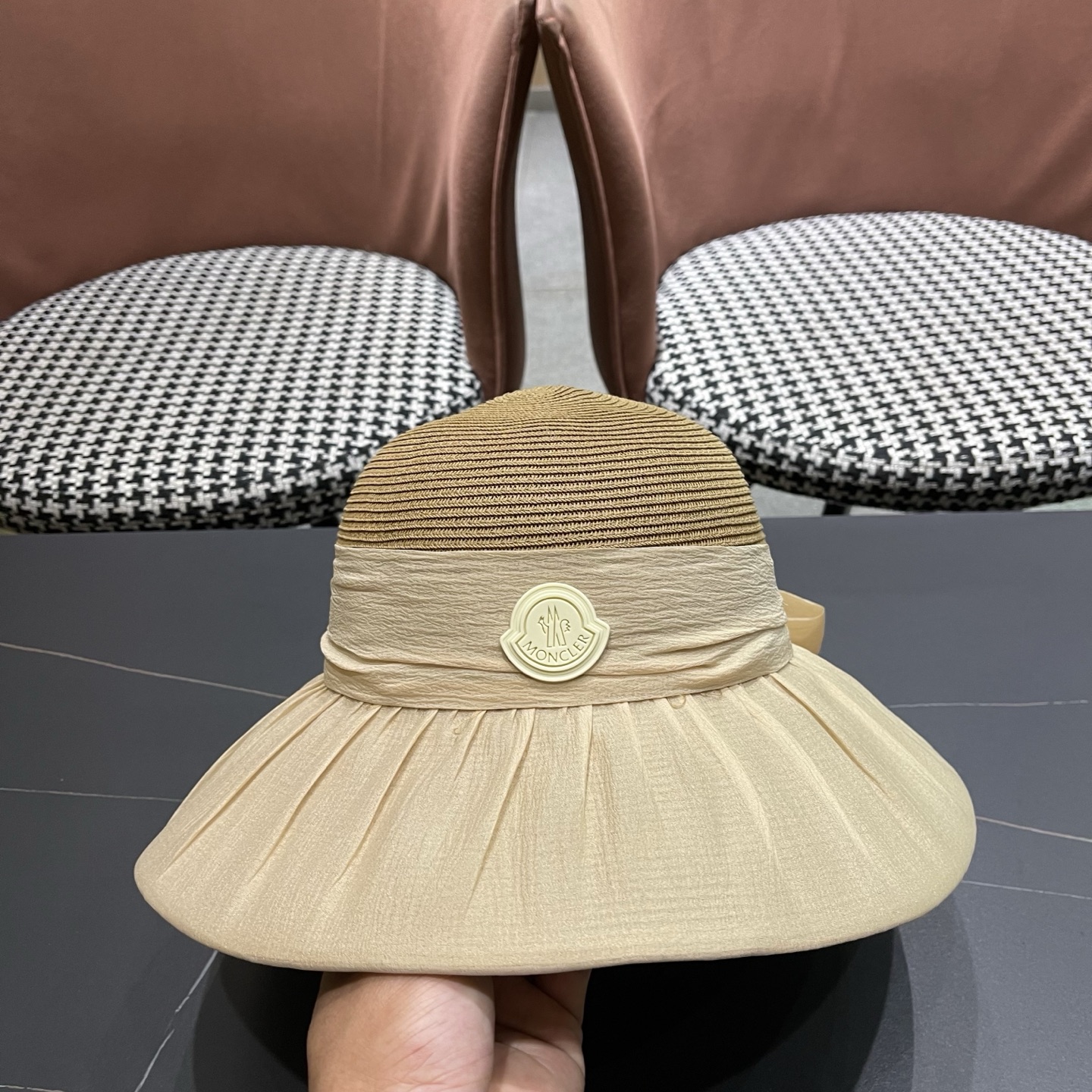 Moncler hat