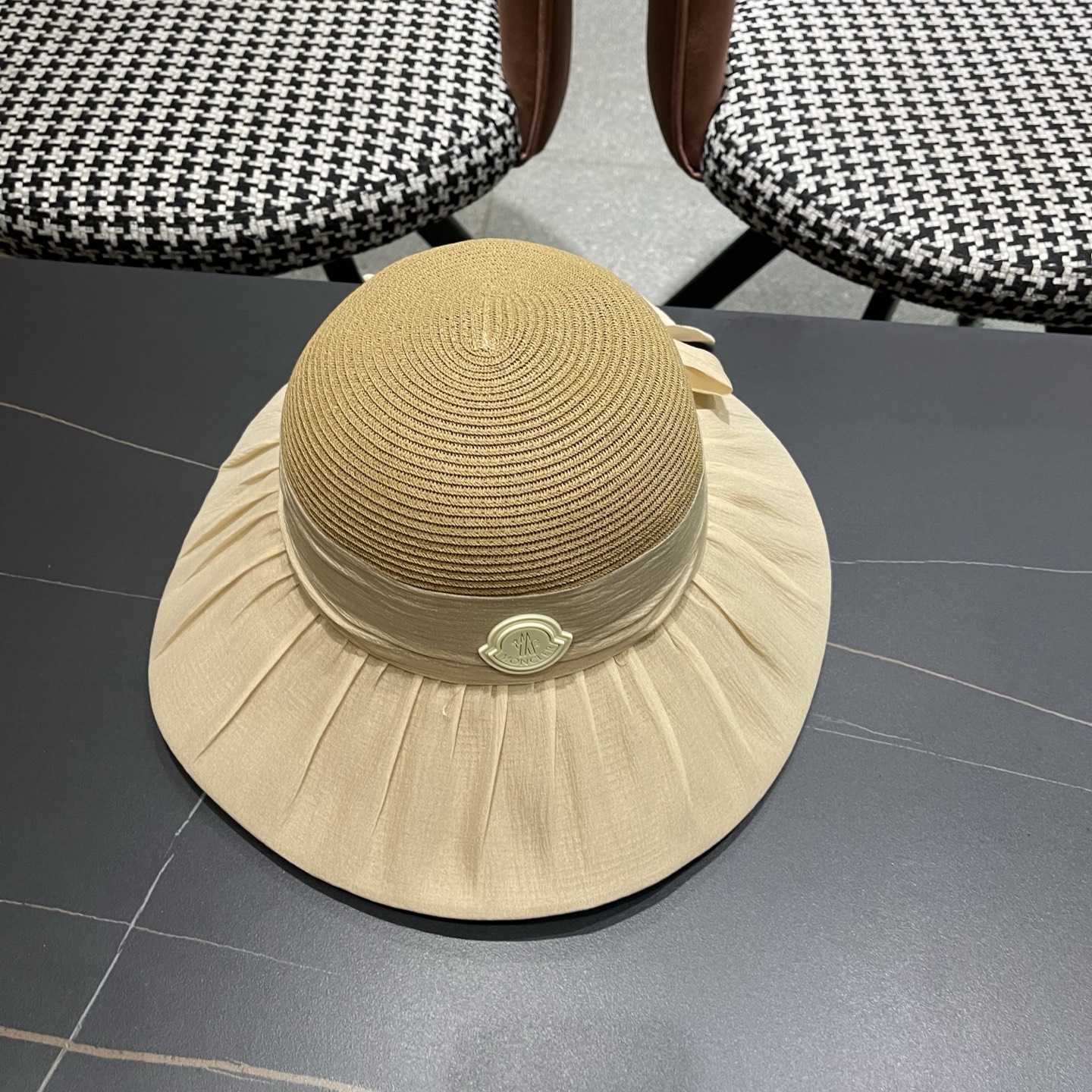 Moncler hat