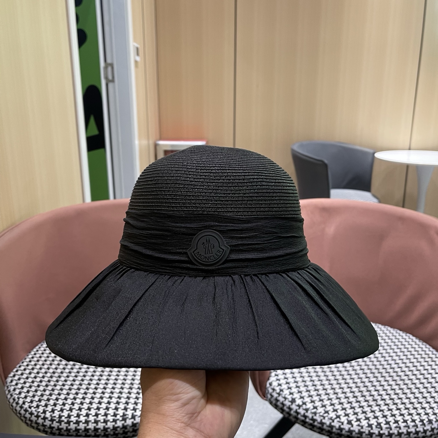 Moncler hat