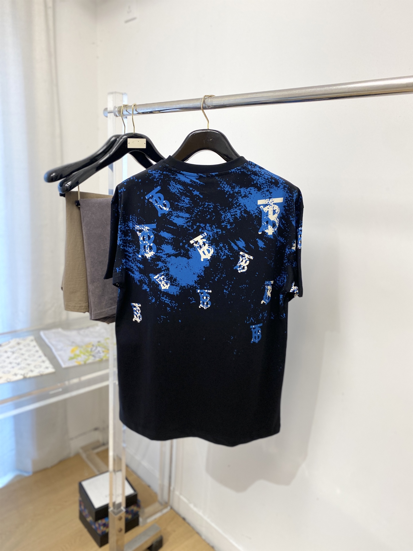 short sleeves