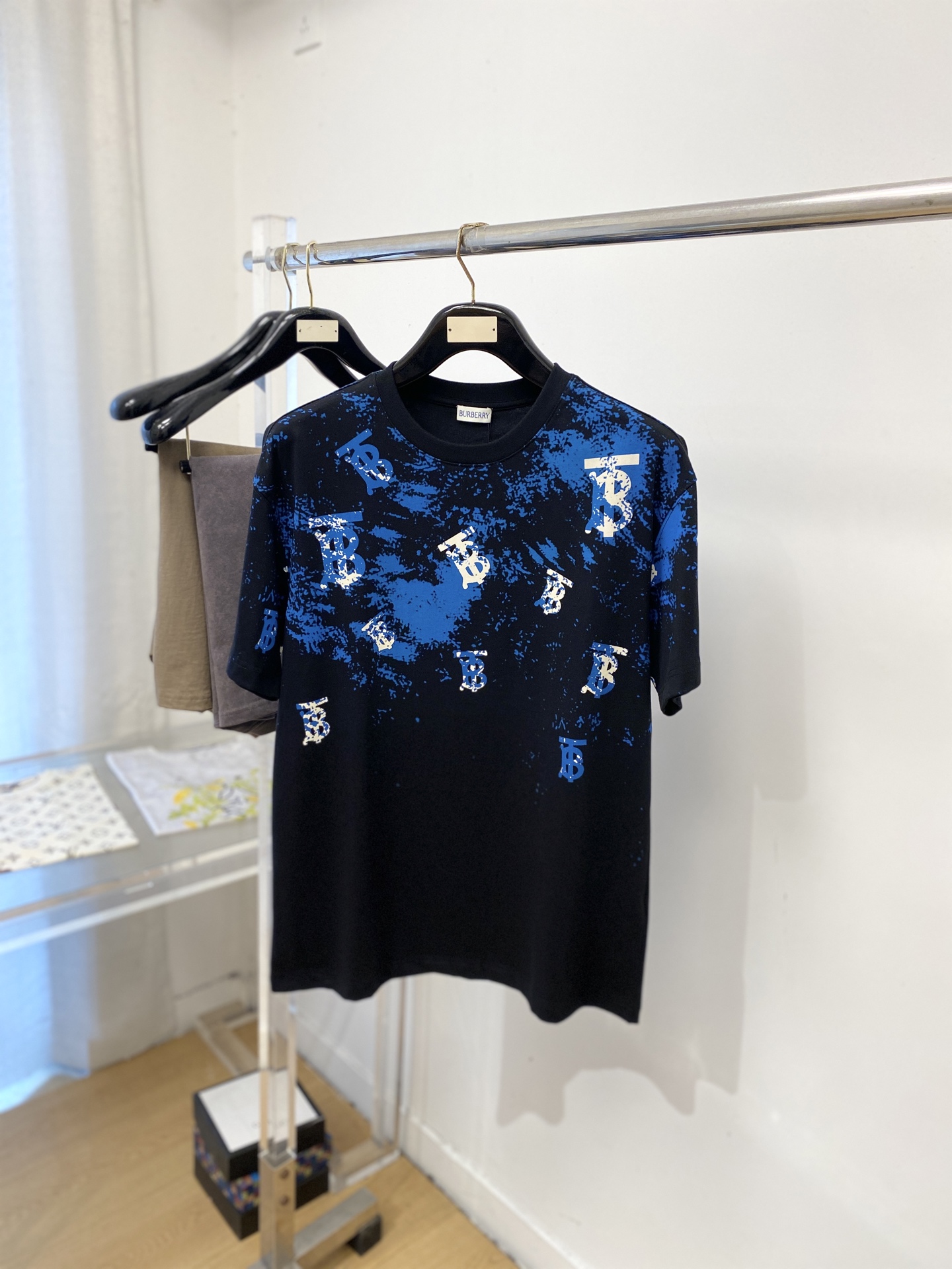 short sleeves