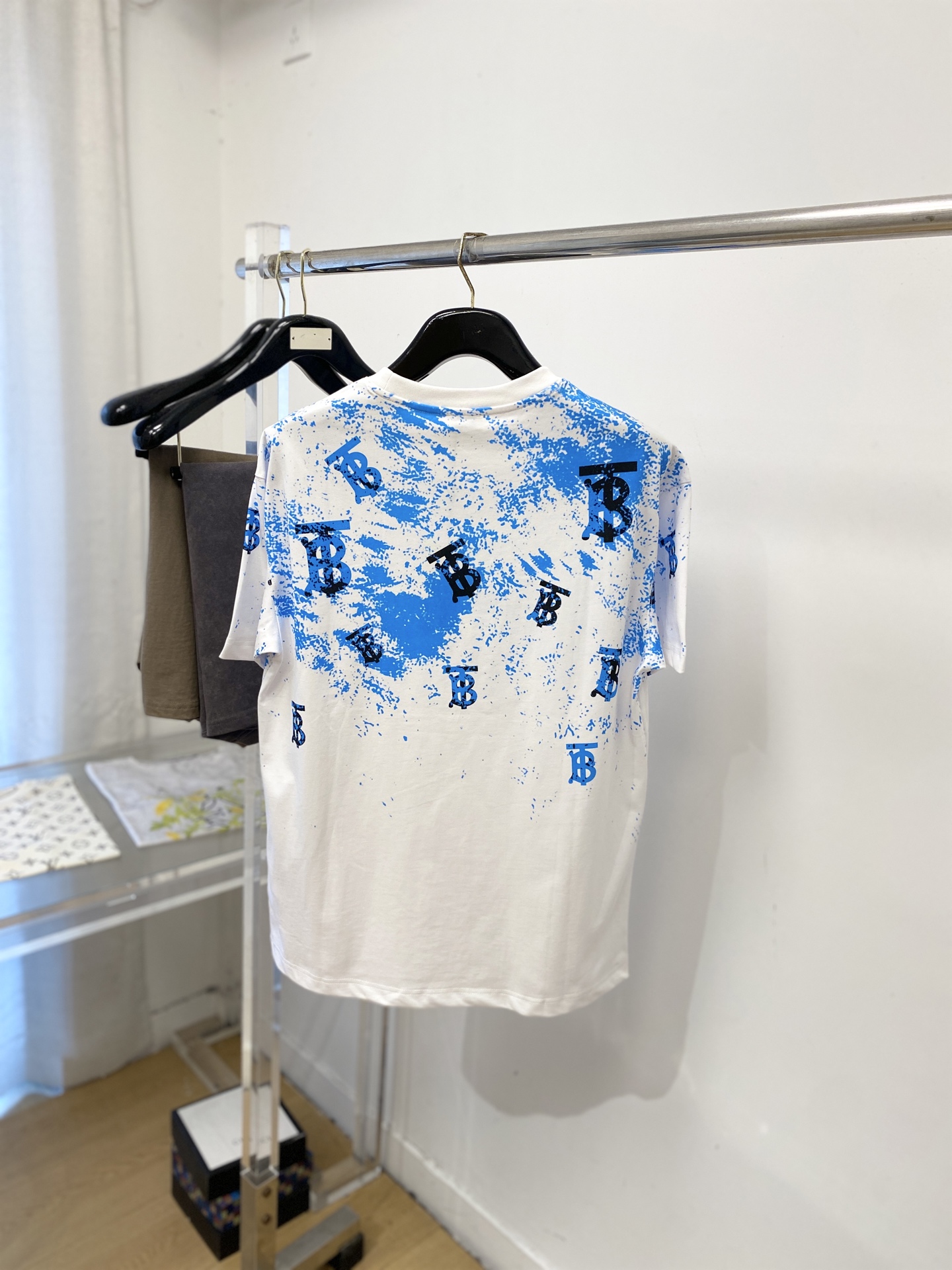 short sleeves