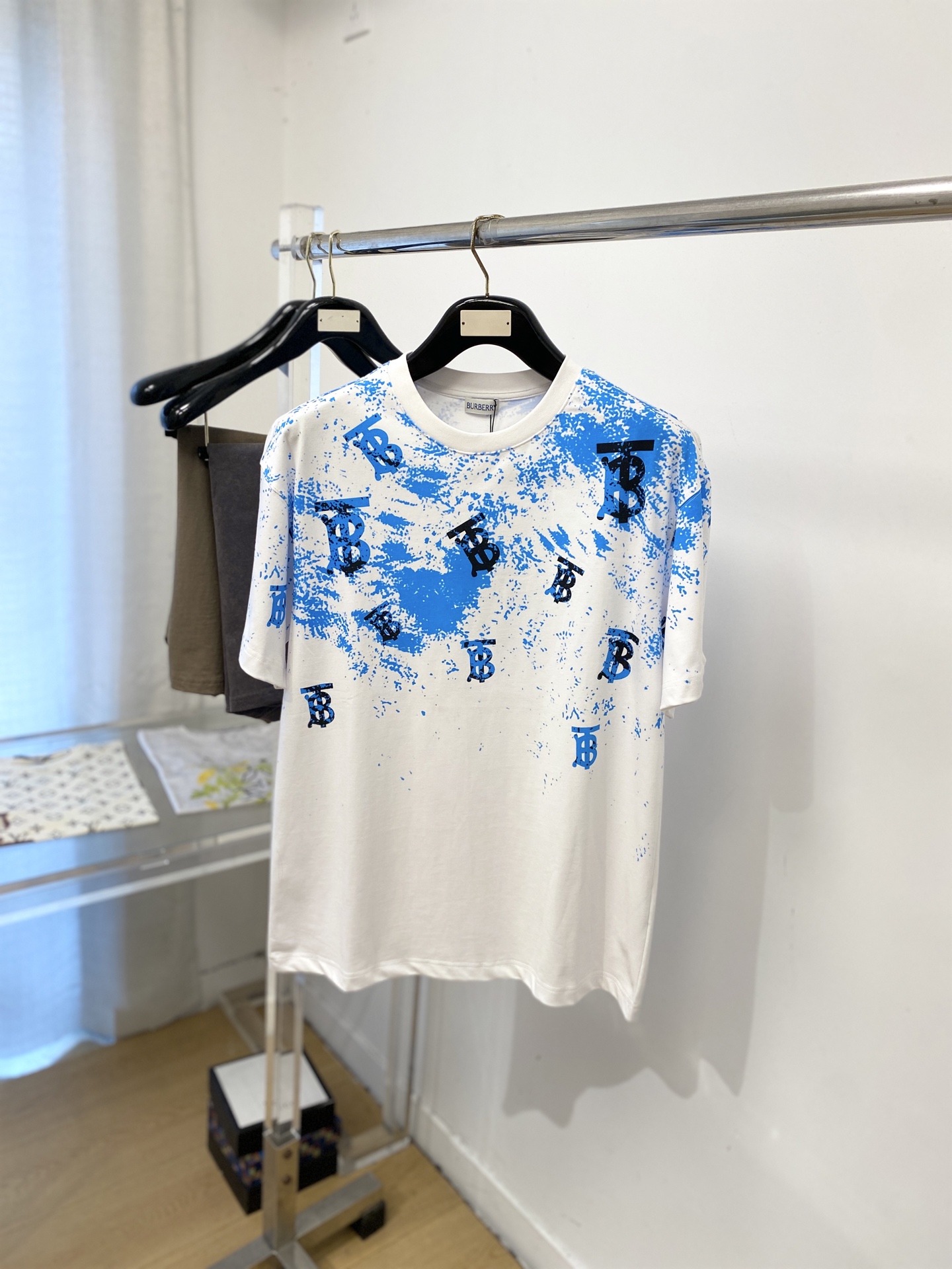 short sleeves