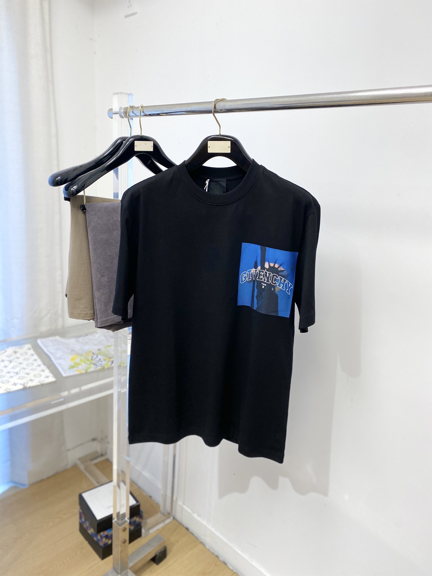 short sleeves