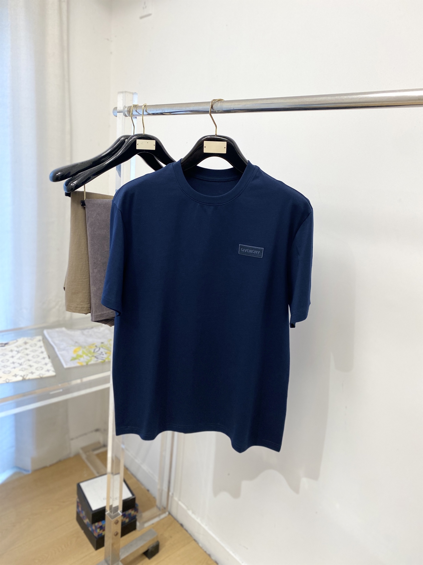 short sleeves