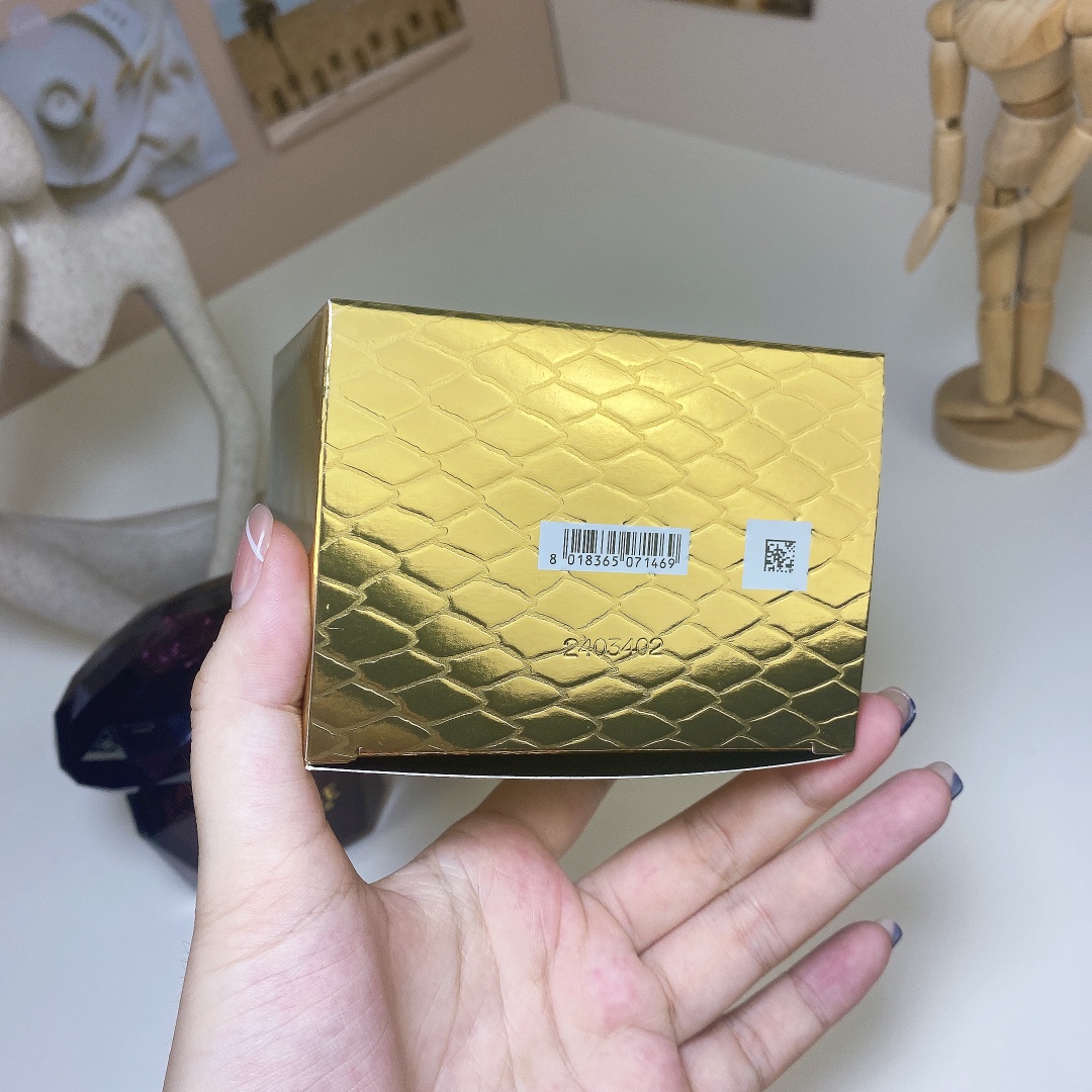 Versace perfume