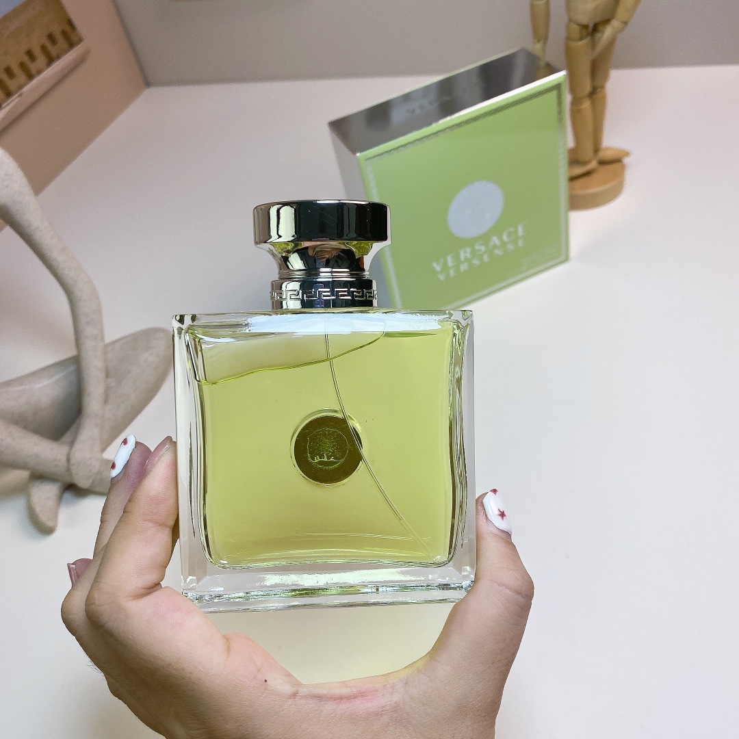 Versace perfume