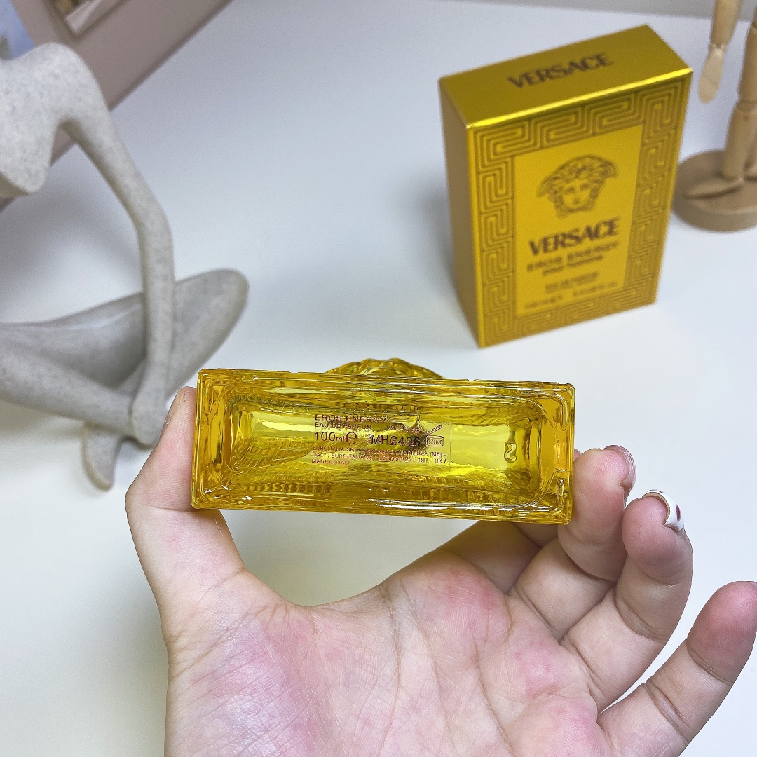 Versace perfume