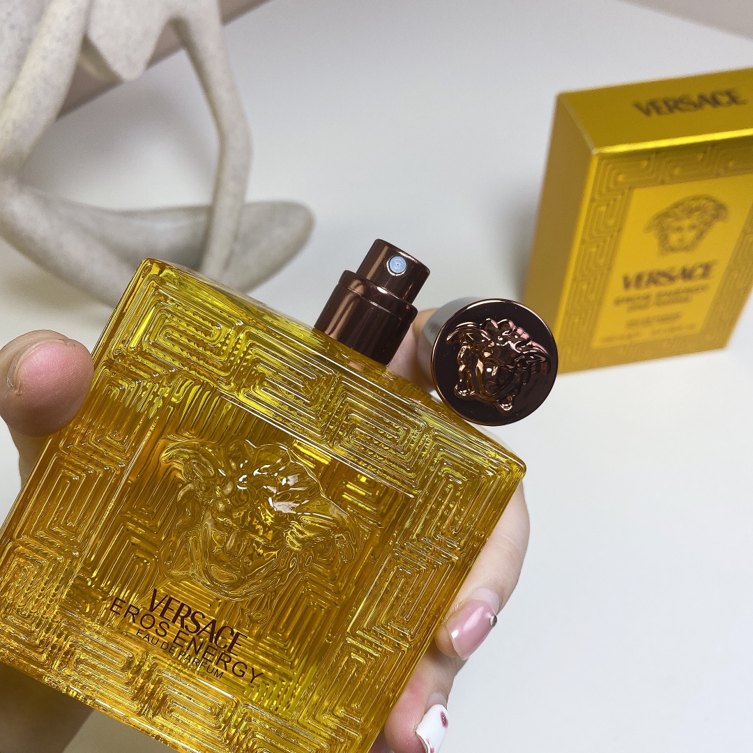 Versace perfume
