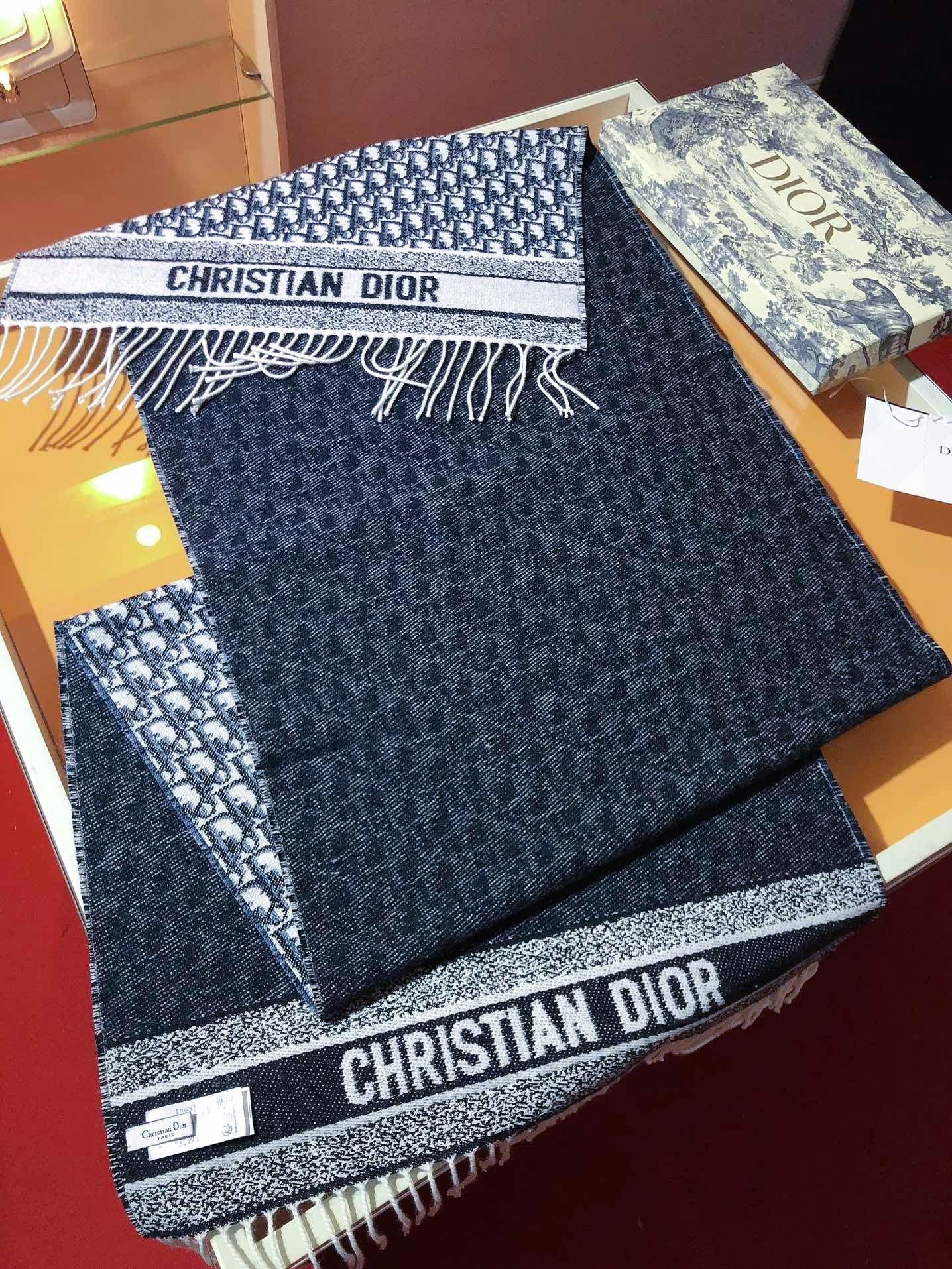 Dior scarf