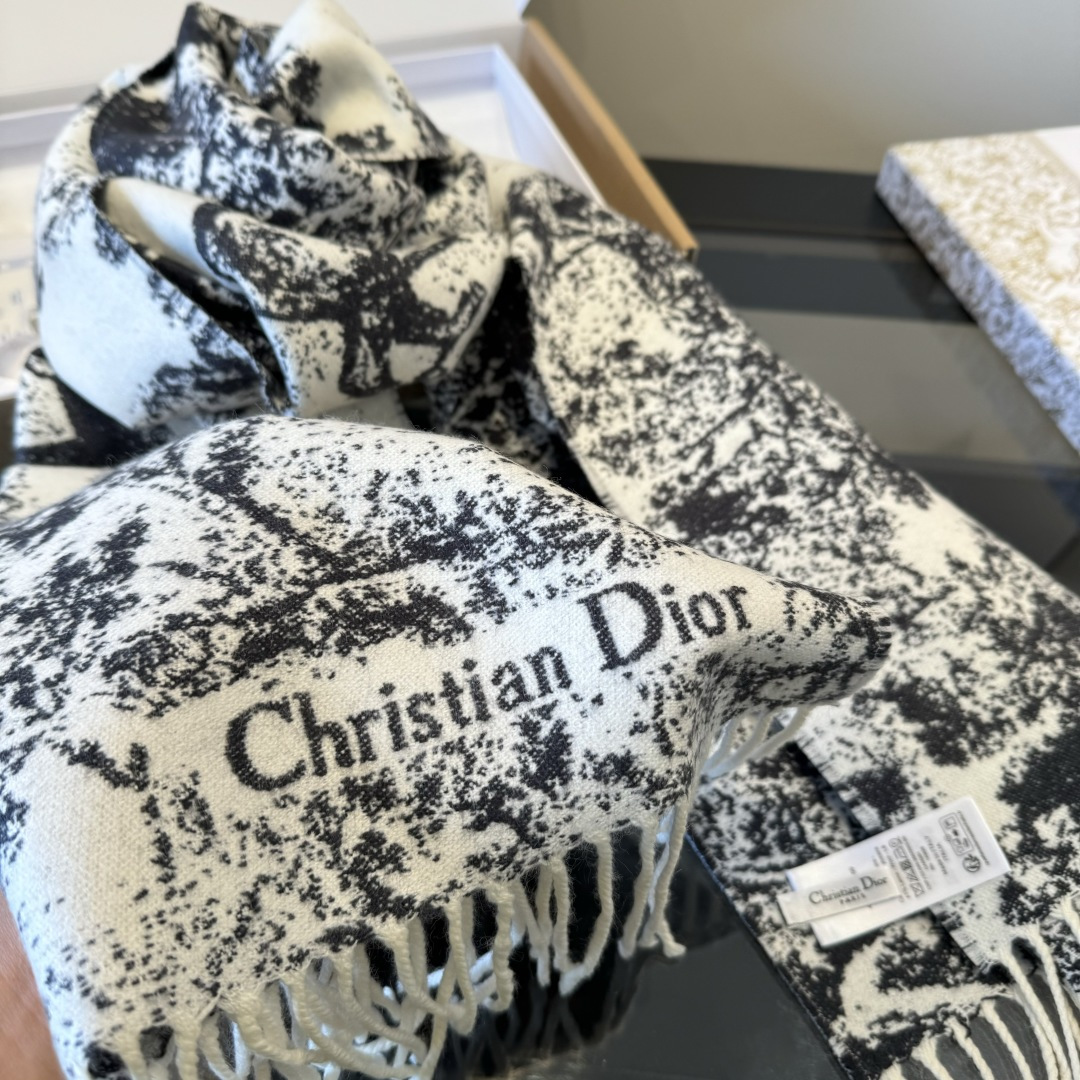 Dior scarf