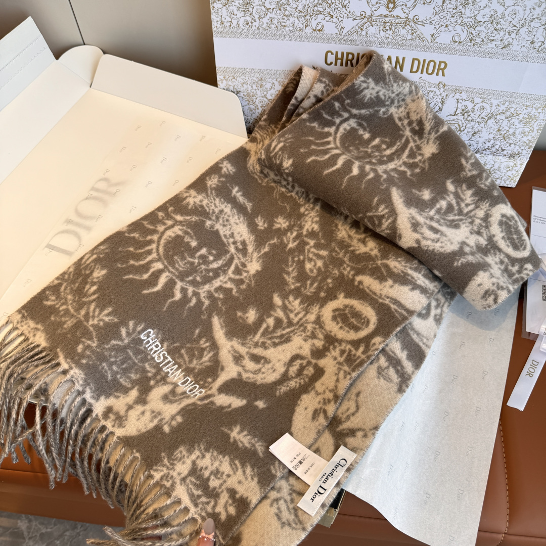Dior scarf