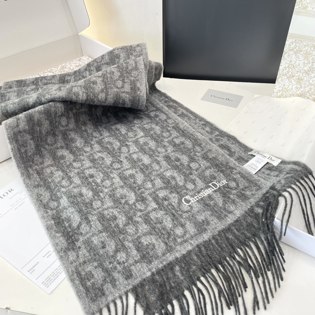 Dior scarf