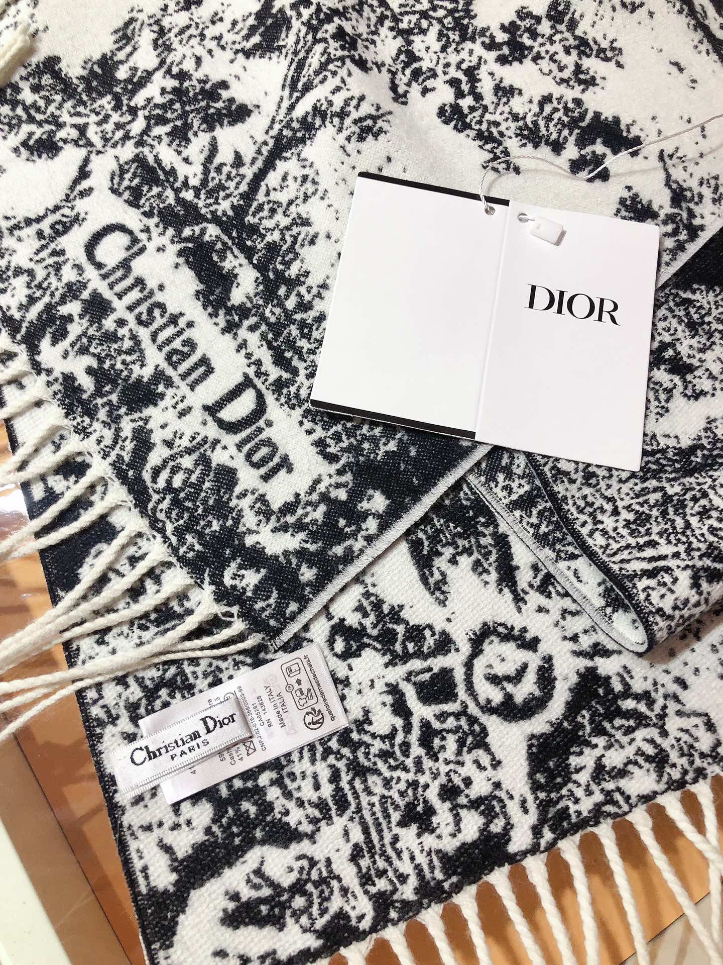 Dior scarf
