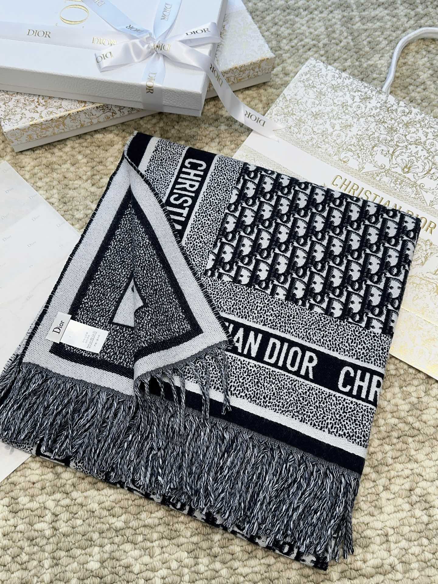 Dior scarf