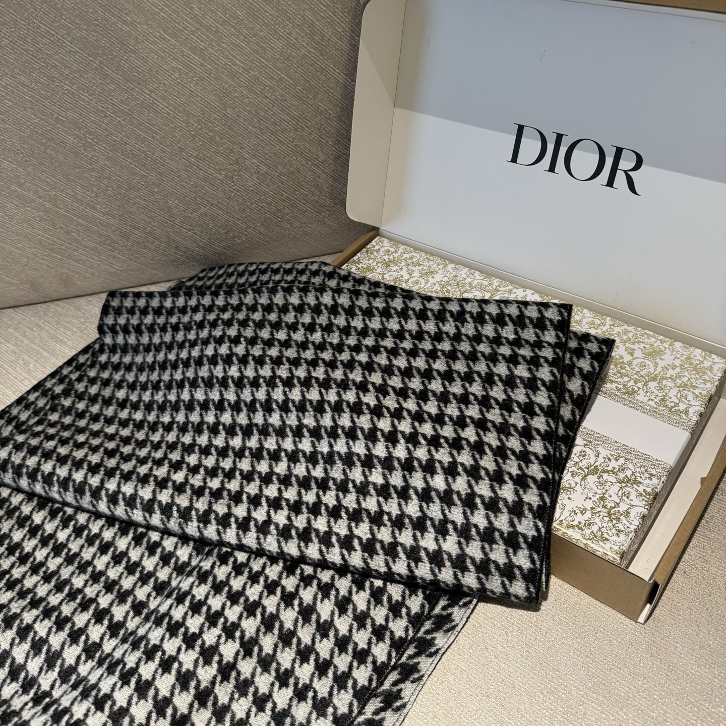 Dior scarf