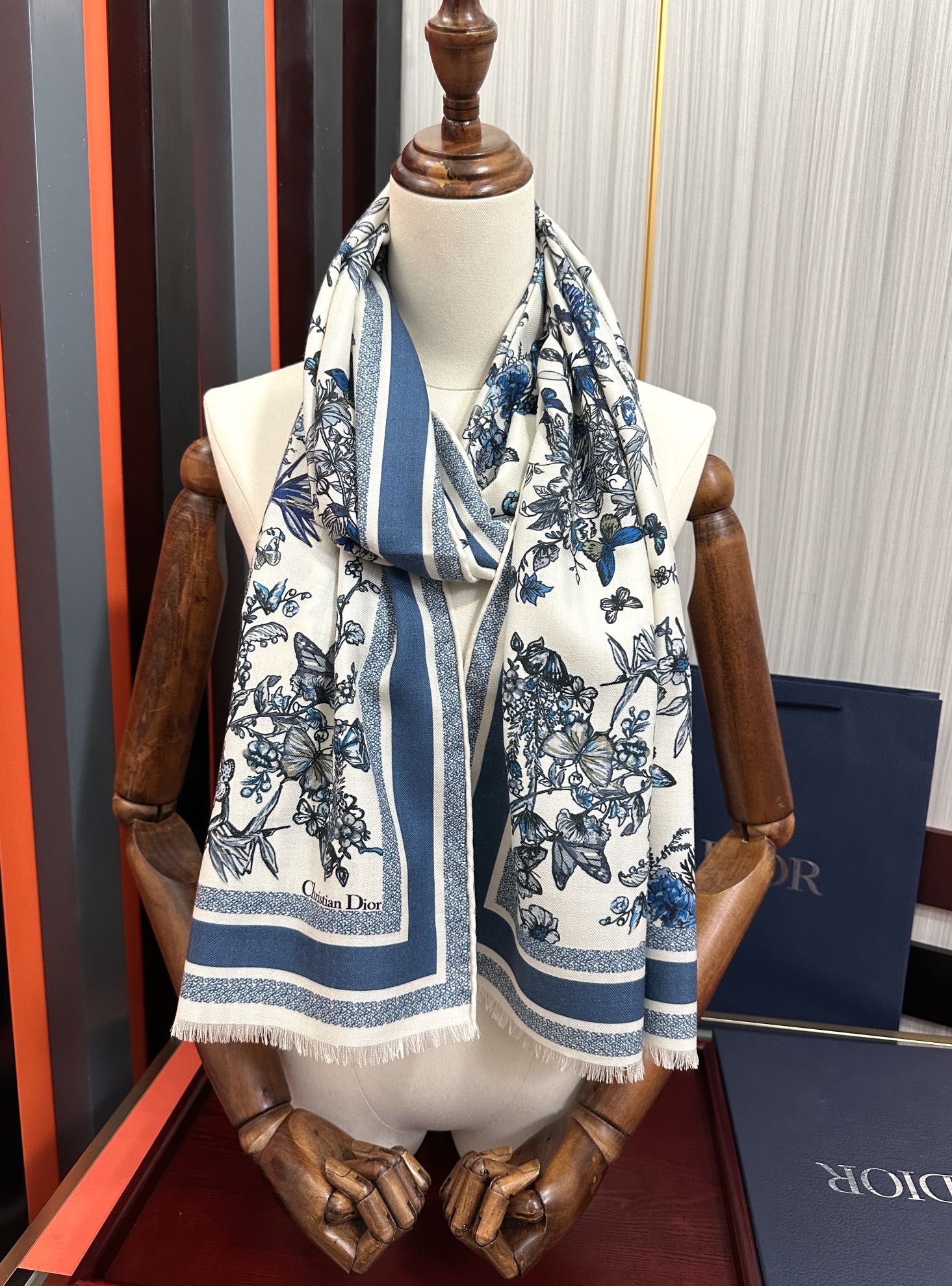 Dior scarf