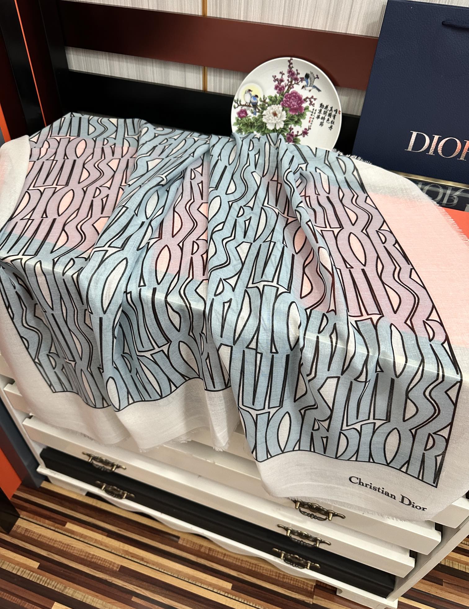 Dior scarf