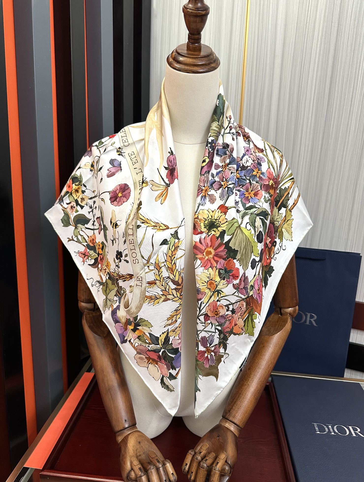 Dior scarf