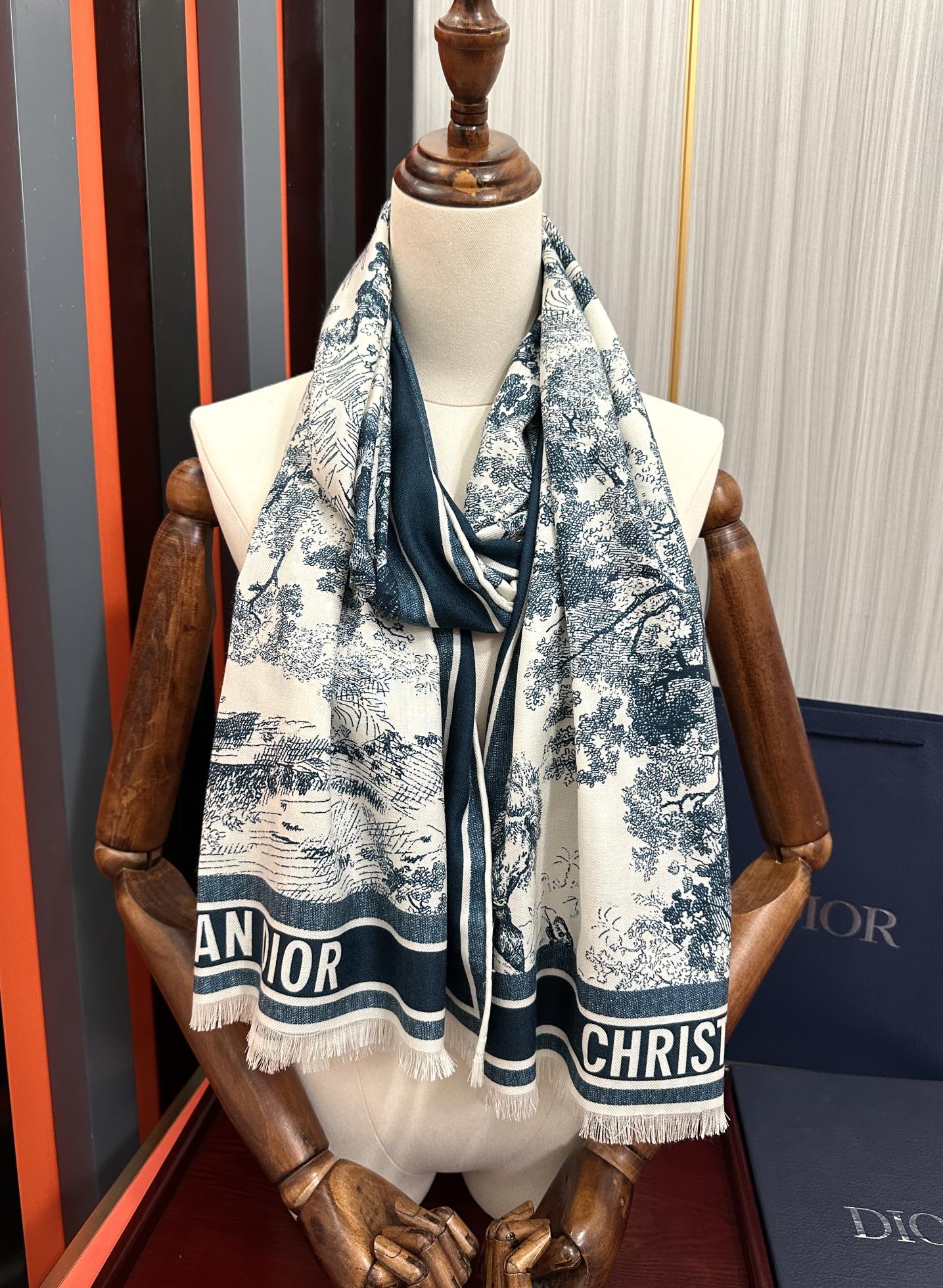 Dior scarf