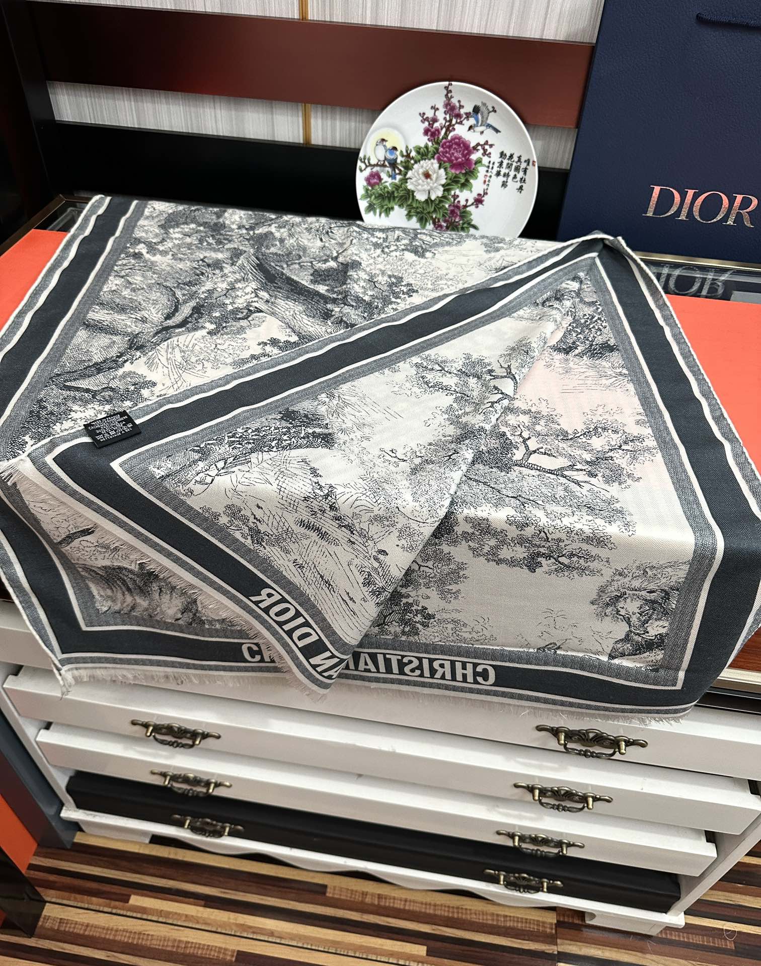 Dior scarf